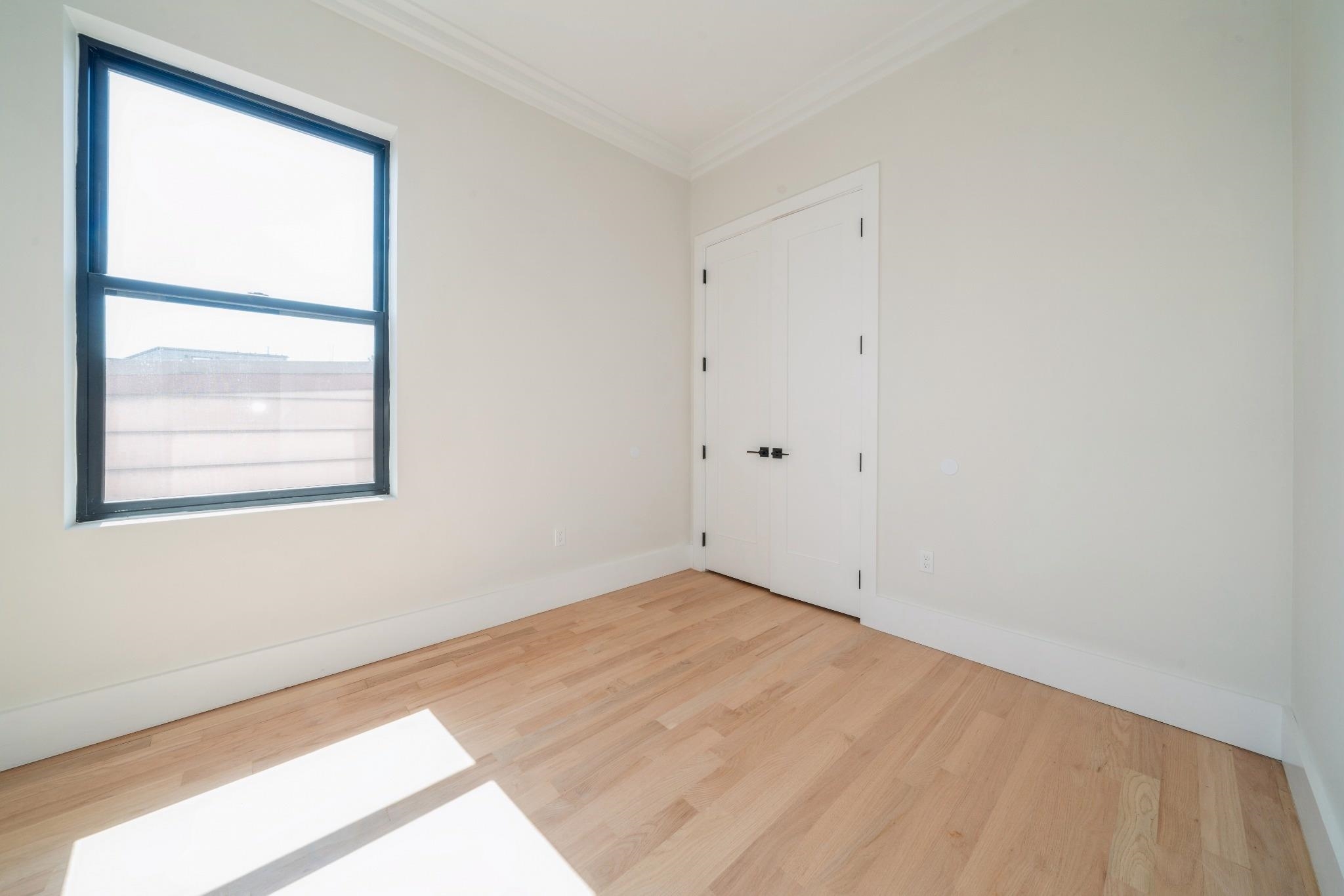 203 HUTTON ST Unit: 2