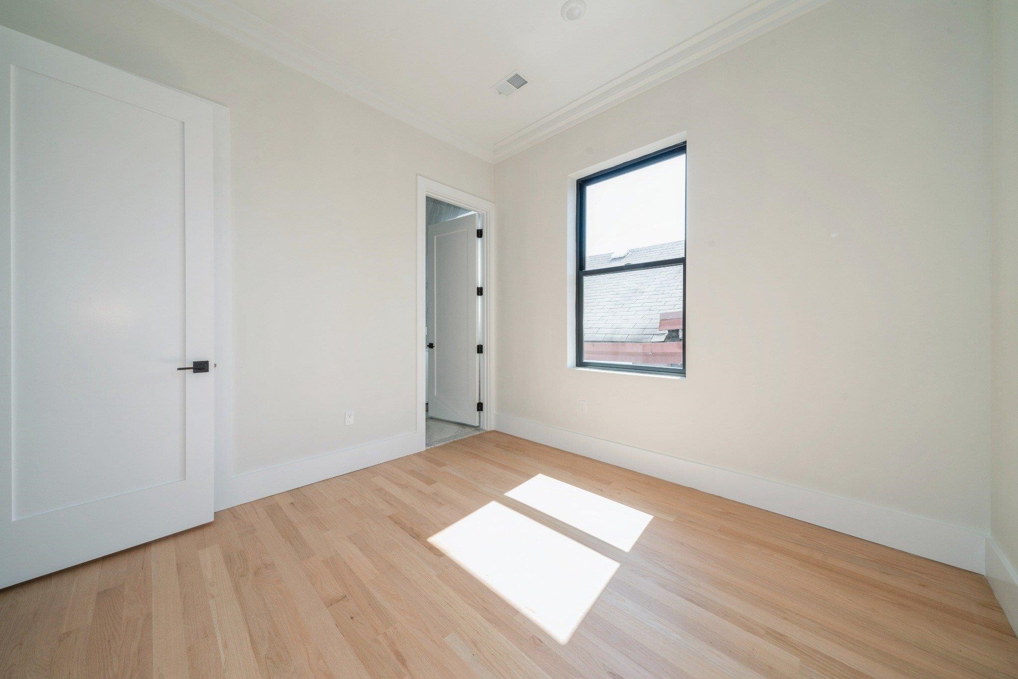 203 HUTTON ST Unit: 2