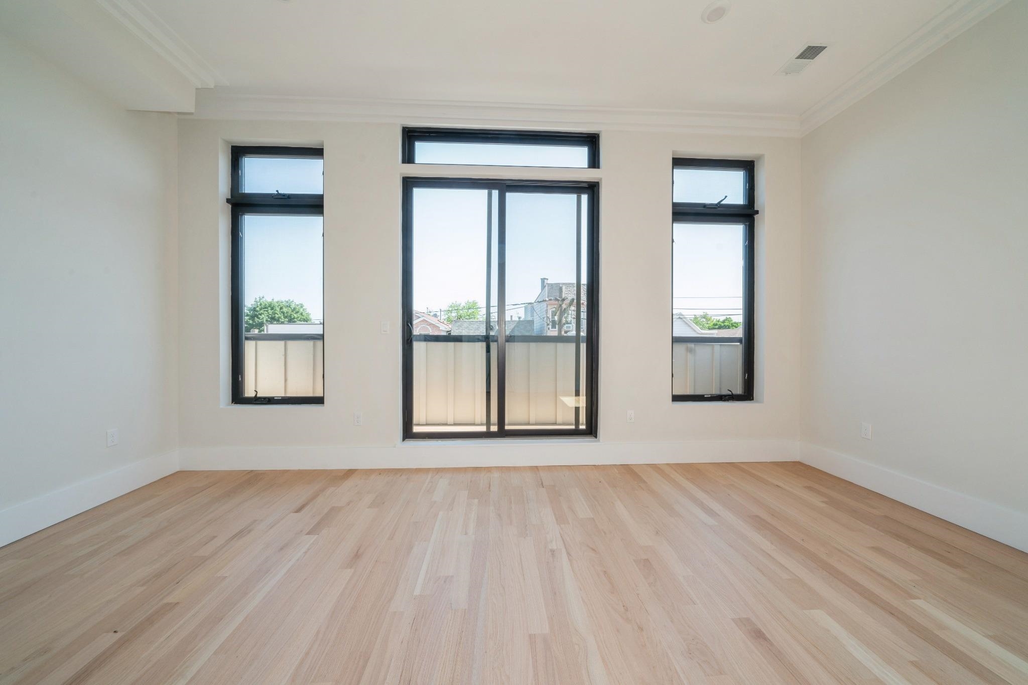 203 HUTTON ST Unit: 2