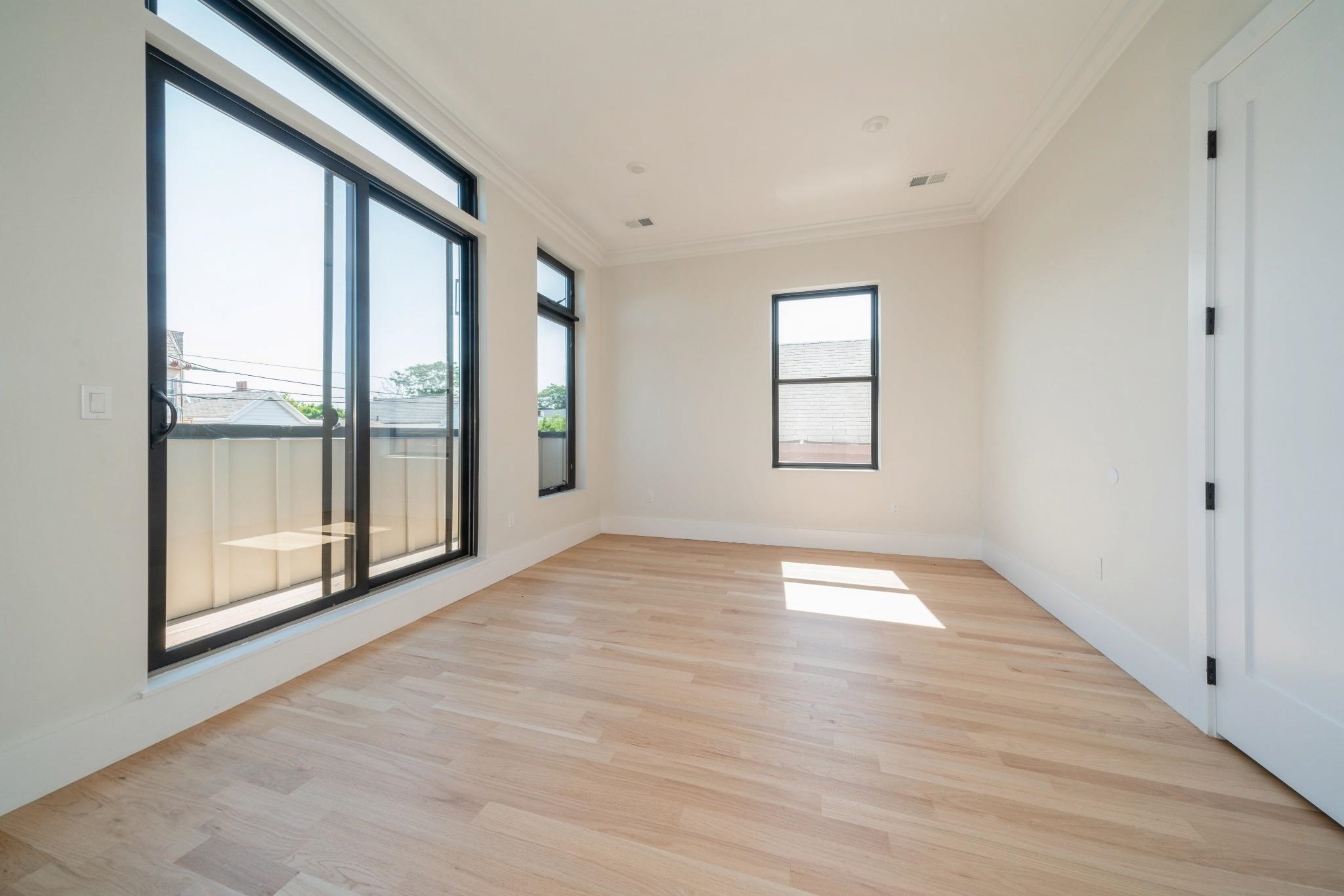 203 HUTTON ST Unit: 2