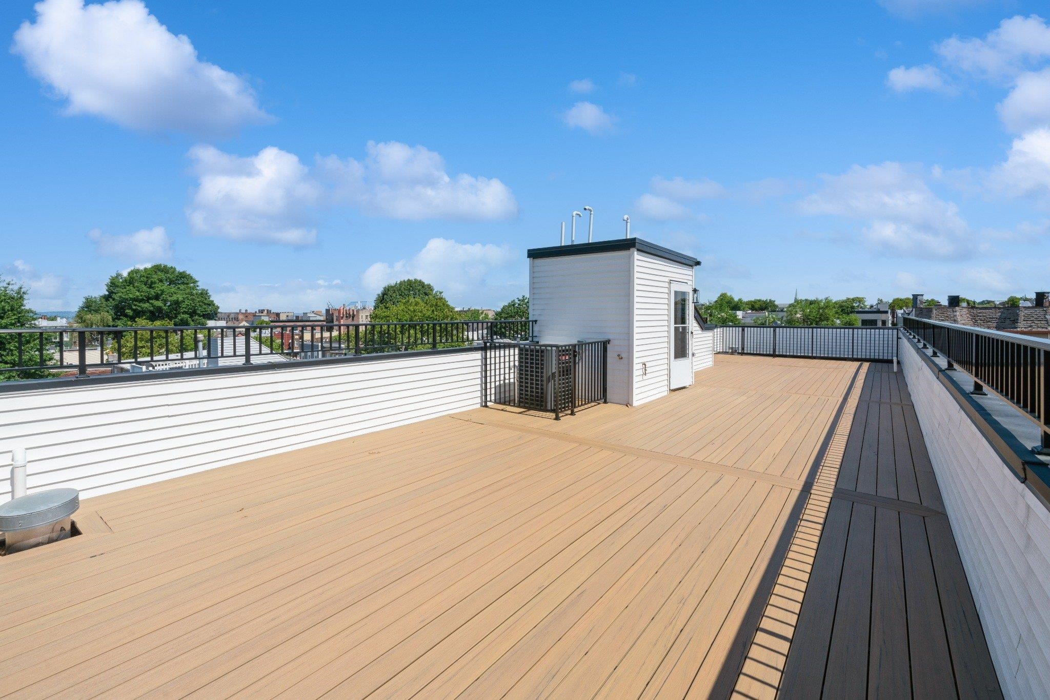 203 HUTTON ST Unit: 2