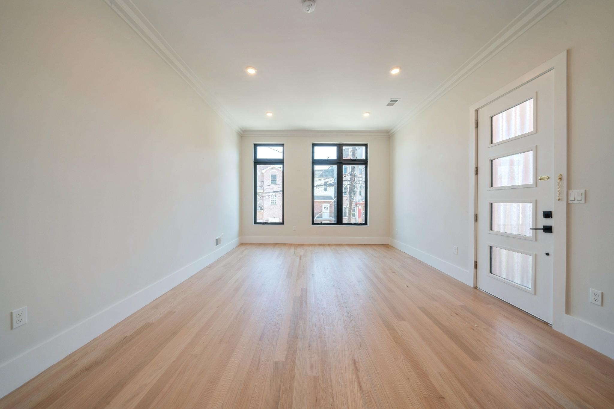 203 HUTTON ST Unit: 2