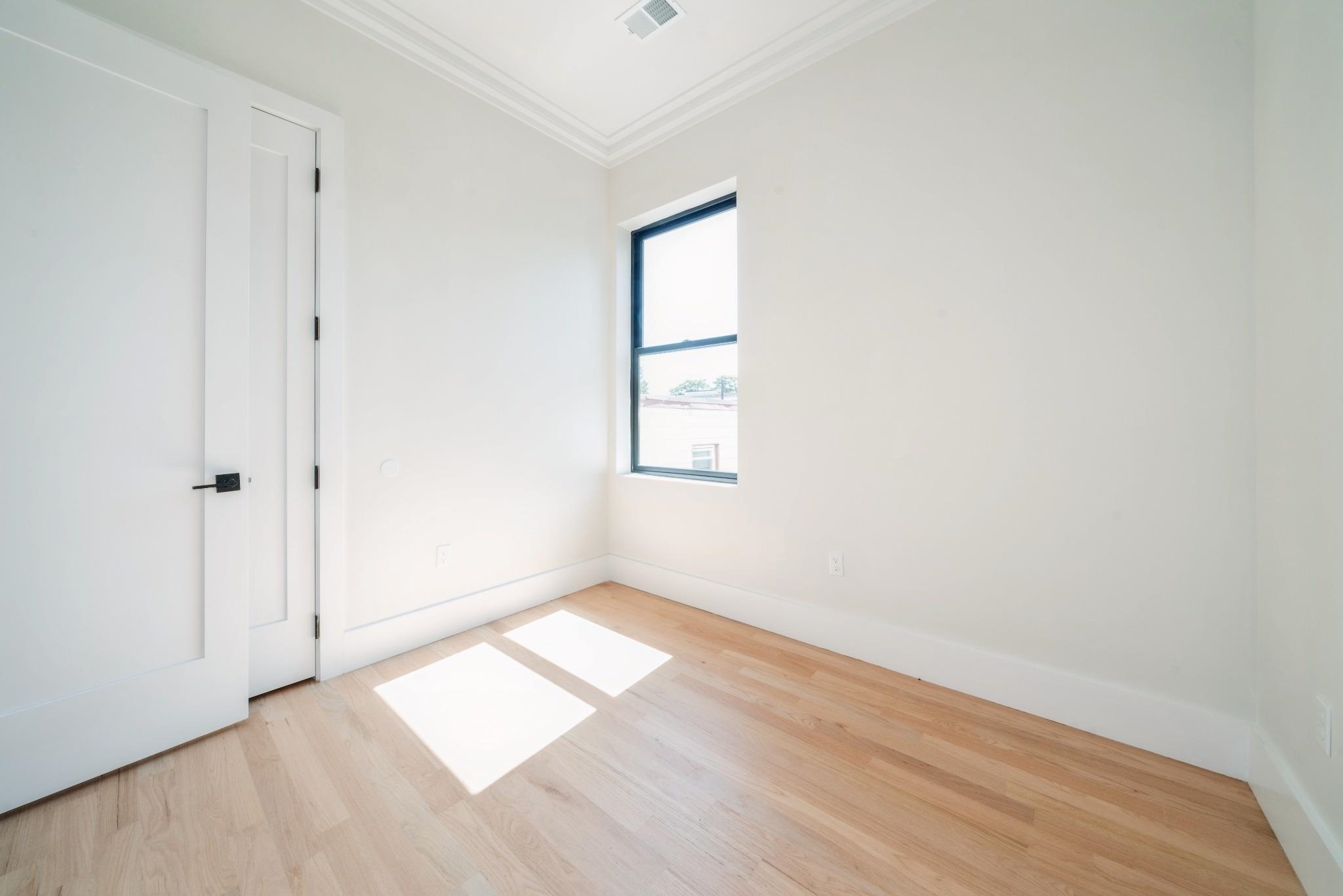 203 HUTTON ST Unit: 2