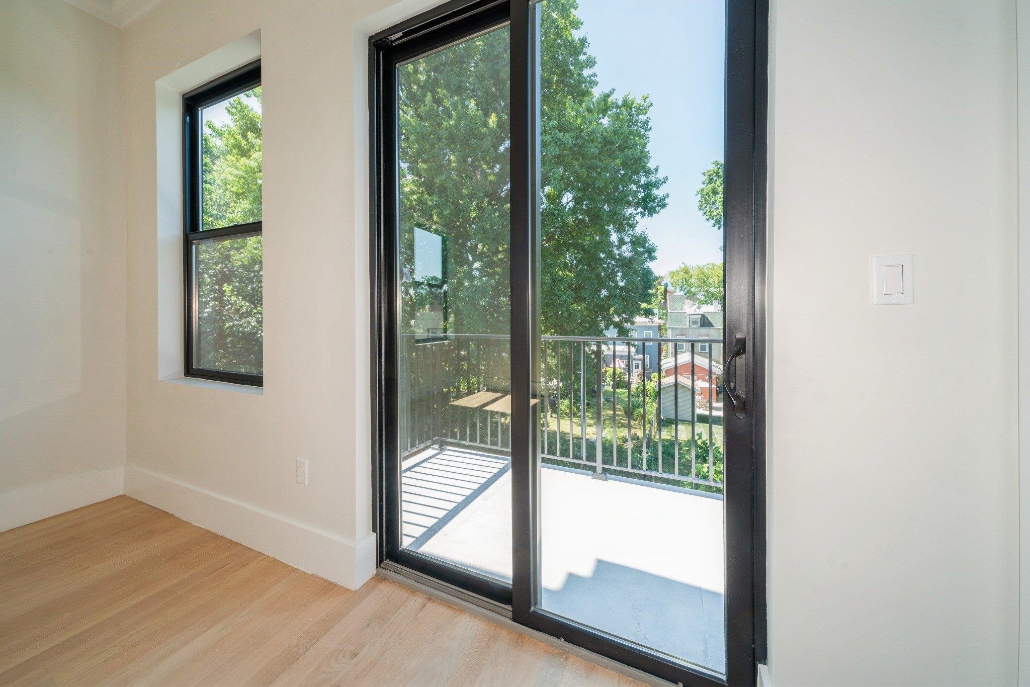 203 HUTTON ST Unit: 2