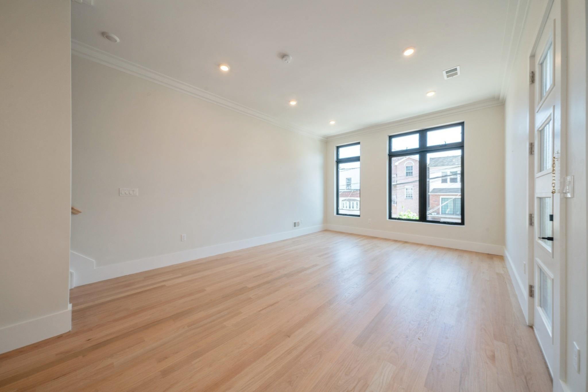 203 HUTTON ST Unit: 2