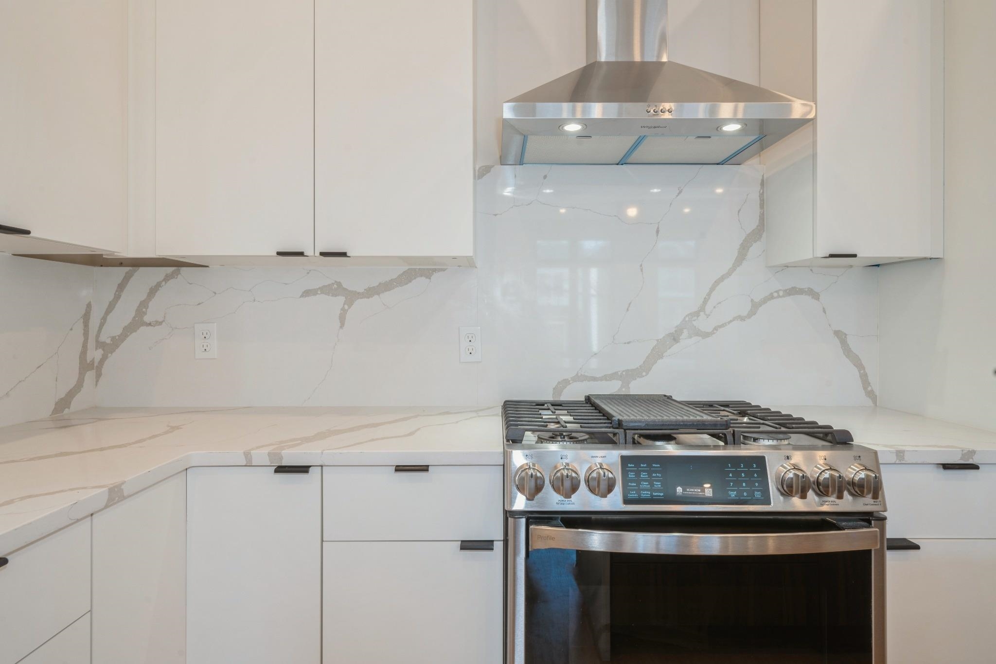 203 HUTTON ST Unit: 2