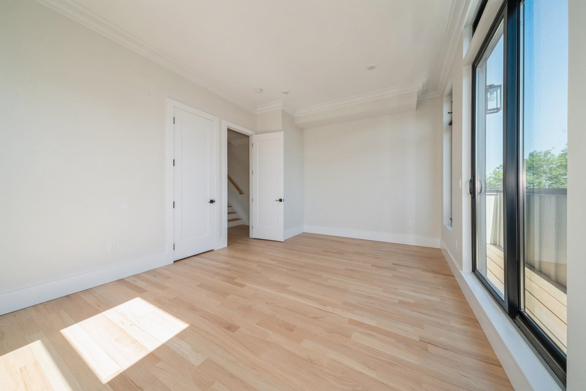 203 HUTTON ST Unit: 2