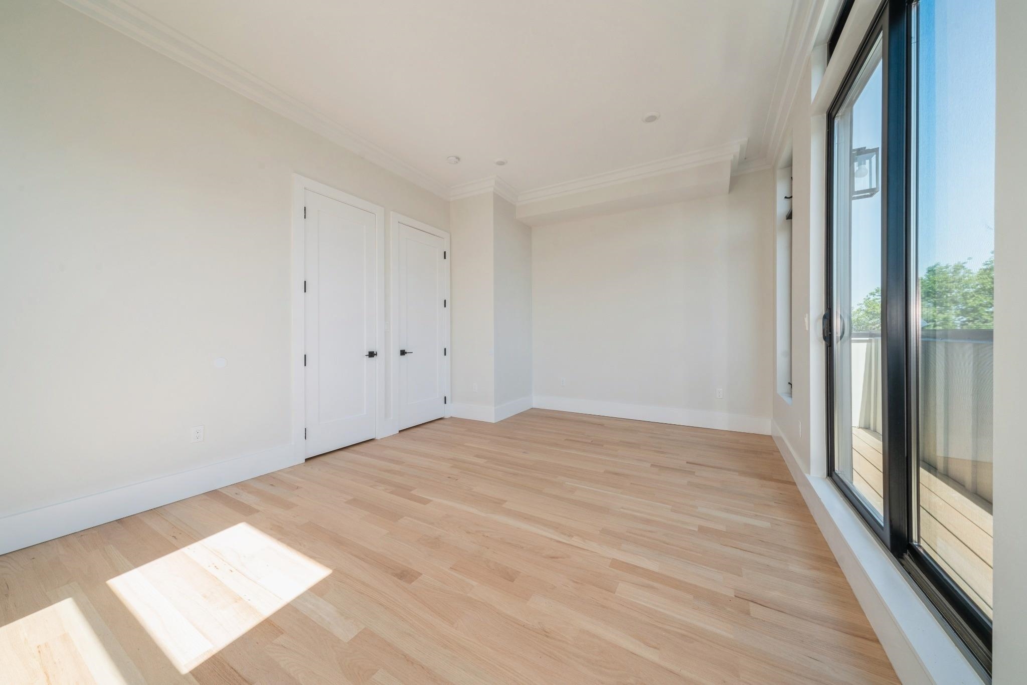 203 HUTTON ST Unit: 2