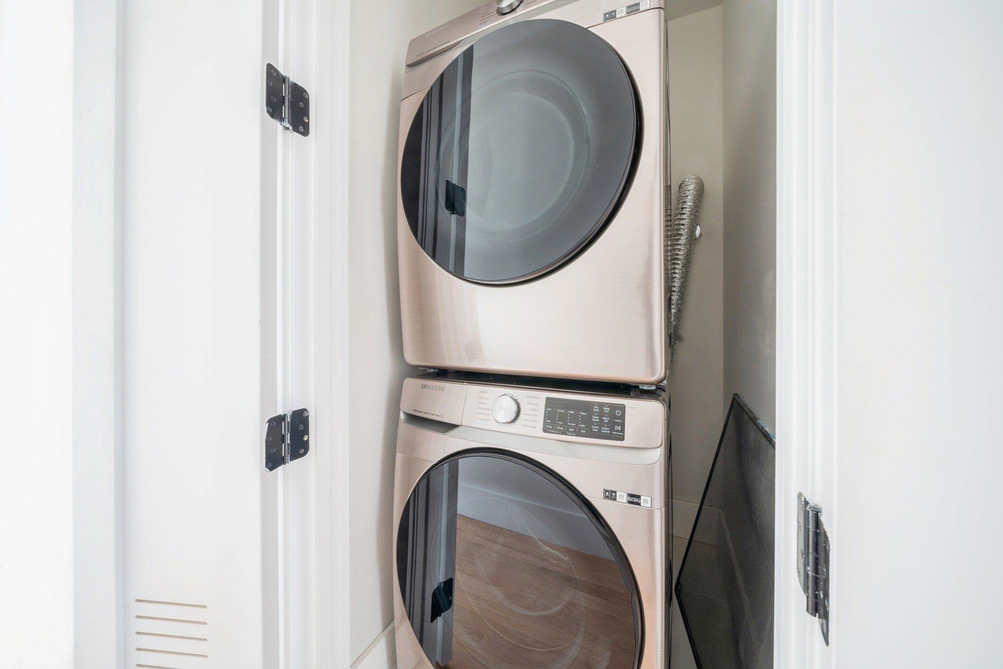 203 HUTTON ST Unit: 2