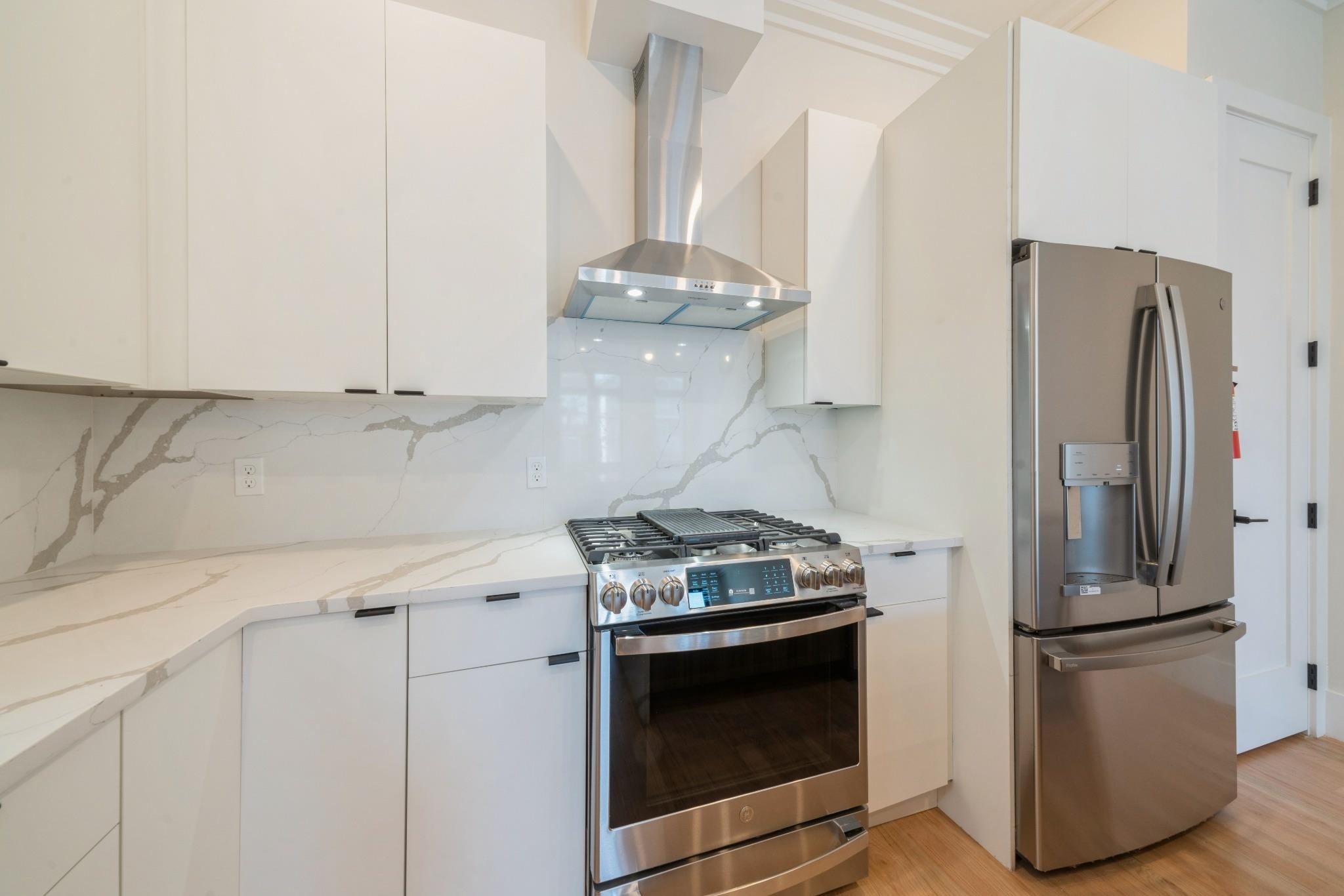203 HUTTON ST Unit: 2