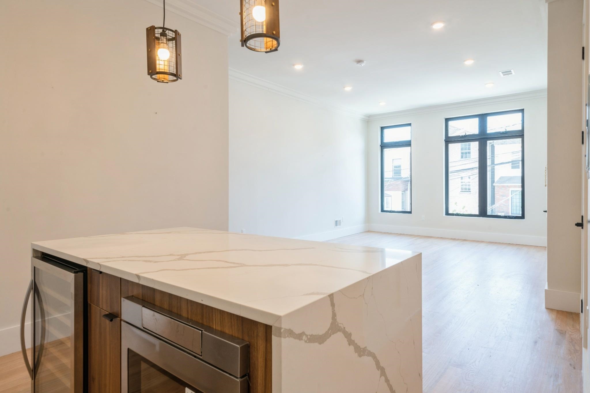 203 HUTTON ST Unit: 2