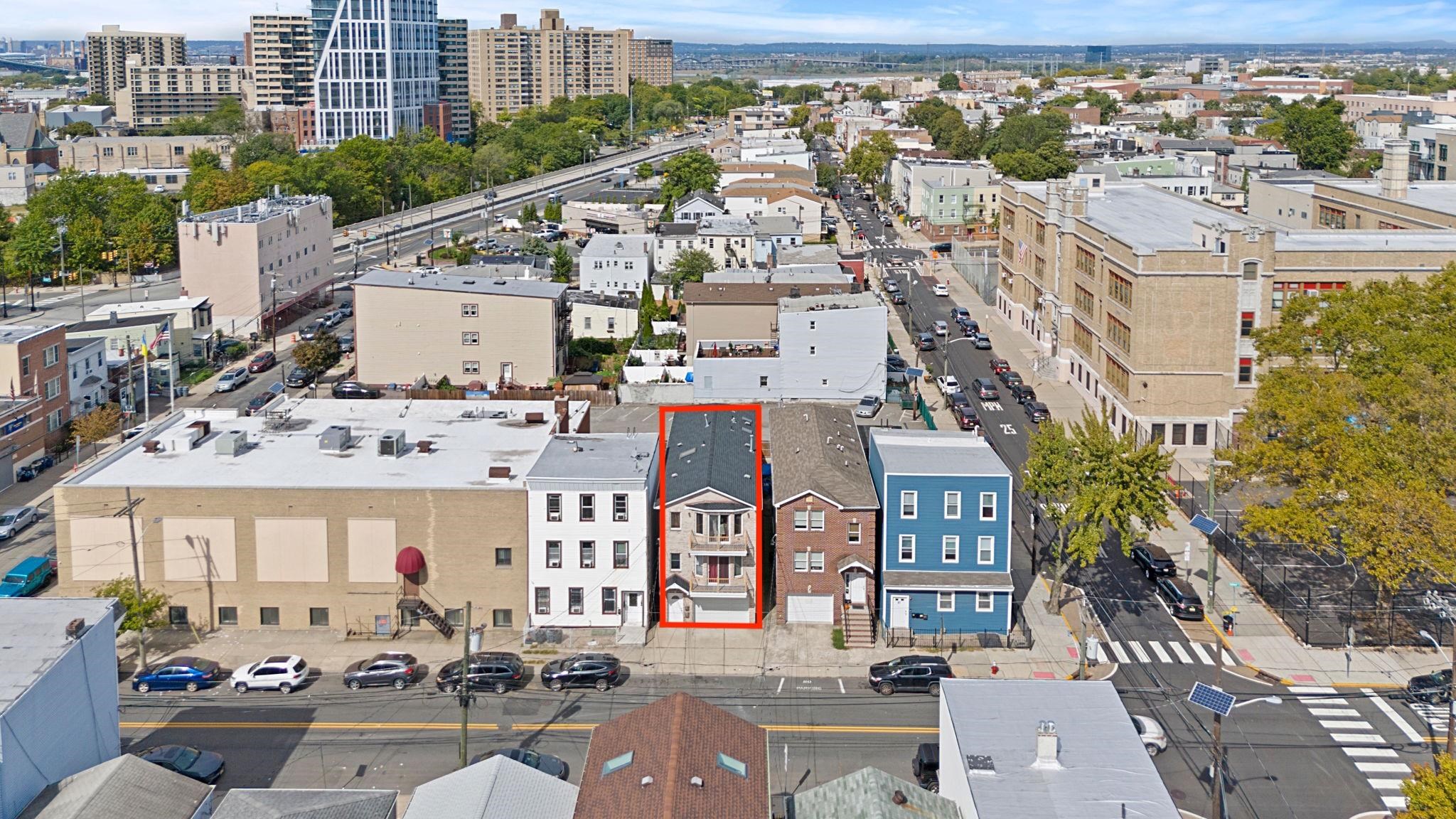 83 OAKLAND AVE