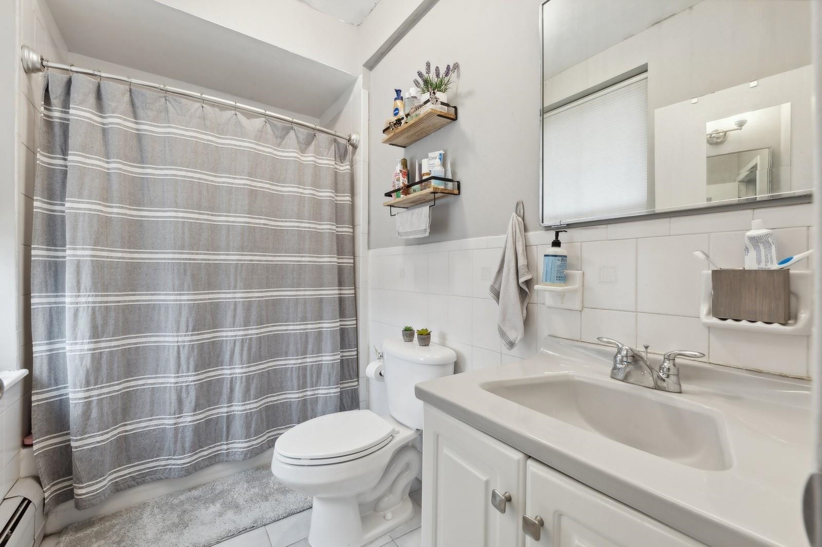 243 MONTGOMERY ST Unit: 3