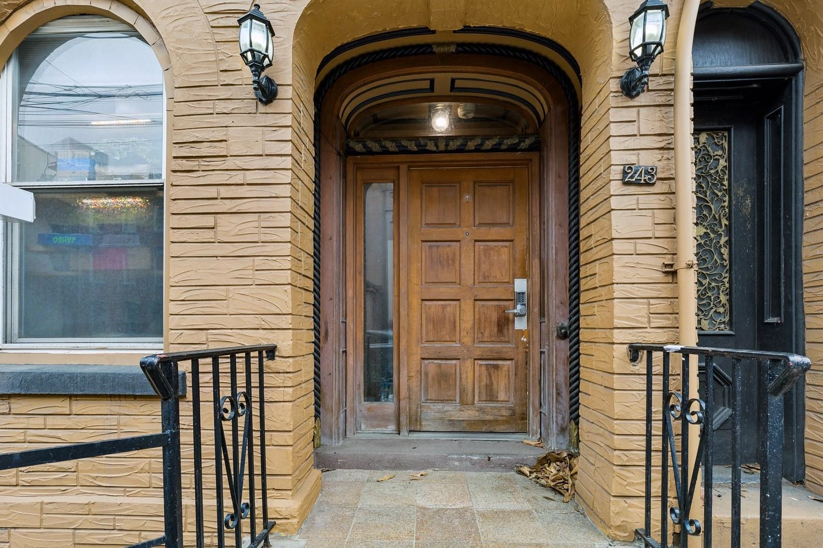 243 MONTGOMERY ST Unit: 3