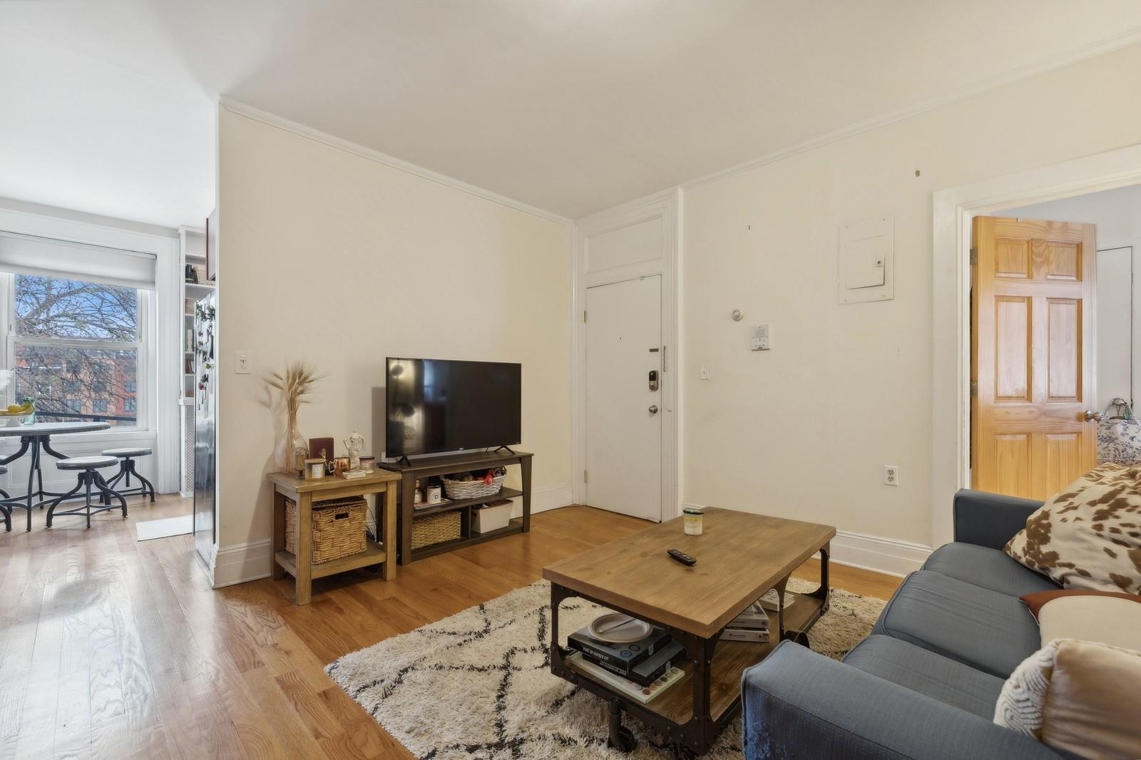 243 MONTGOMERY ST Unit: 3