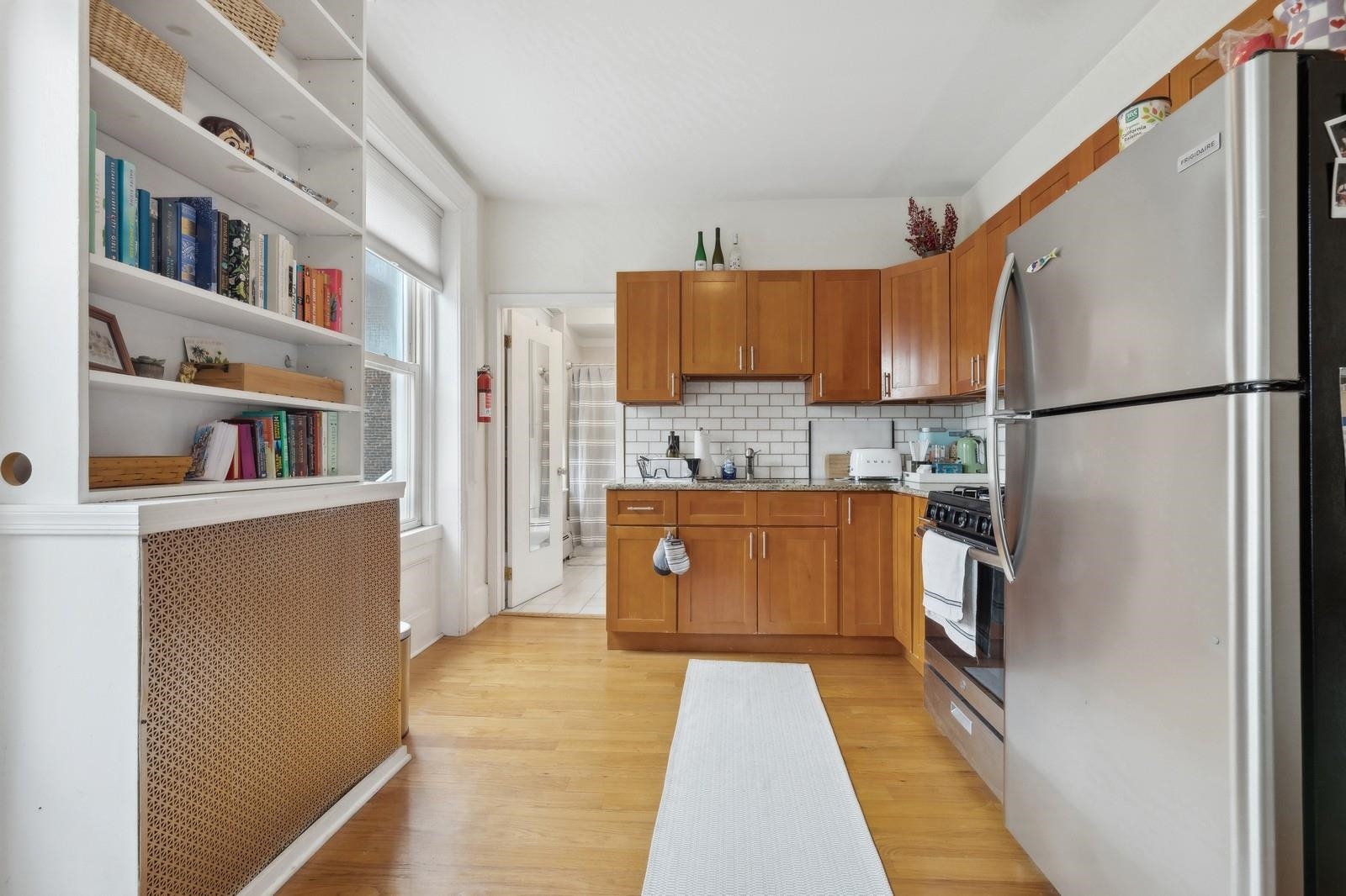 243 MONTGOMERY ST Unit: 3