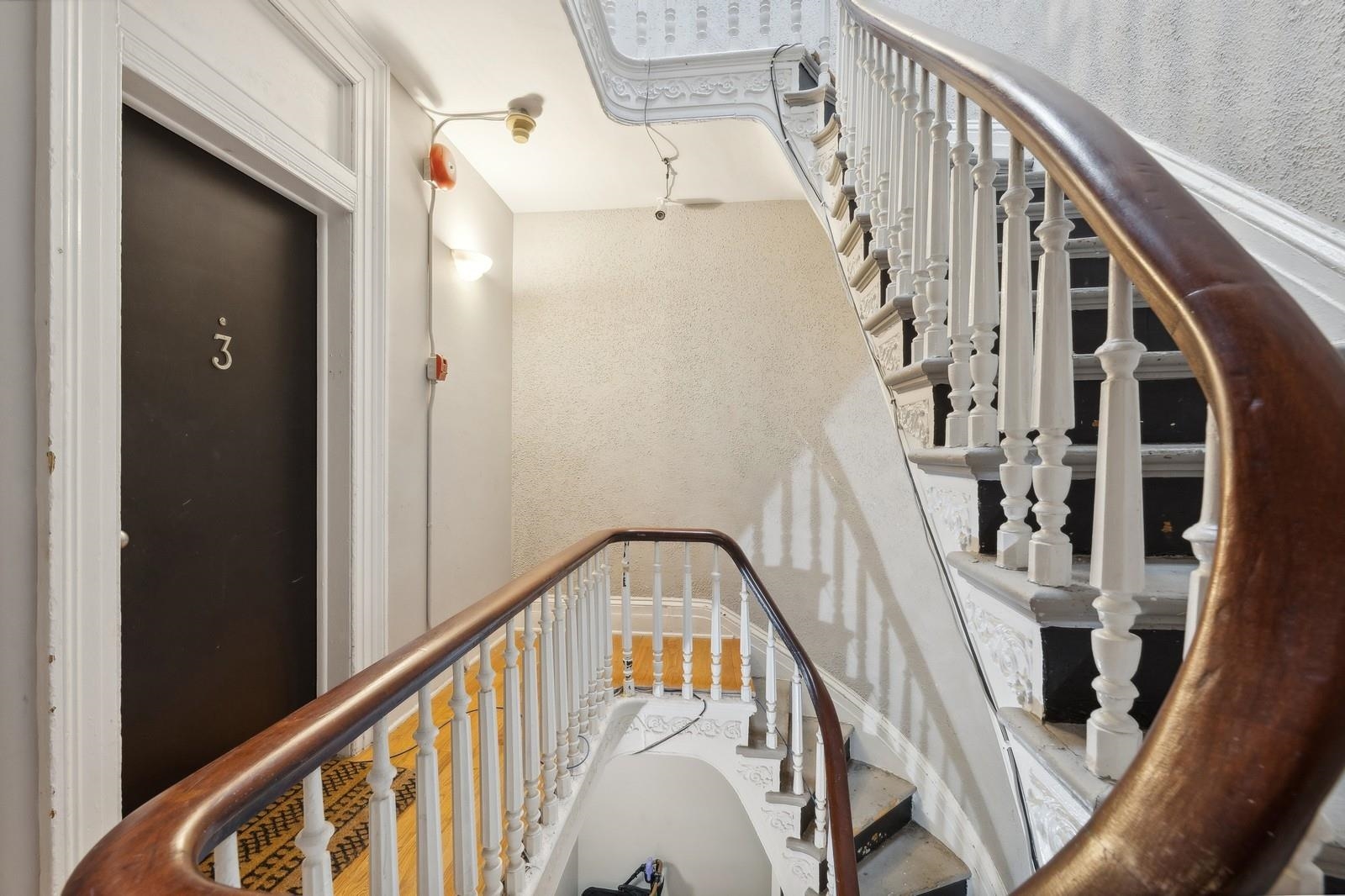 243 MONTGOMERY ST Unit: 3