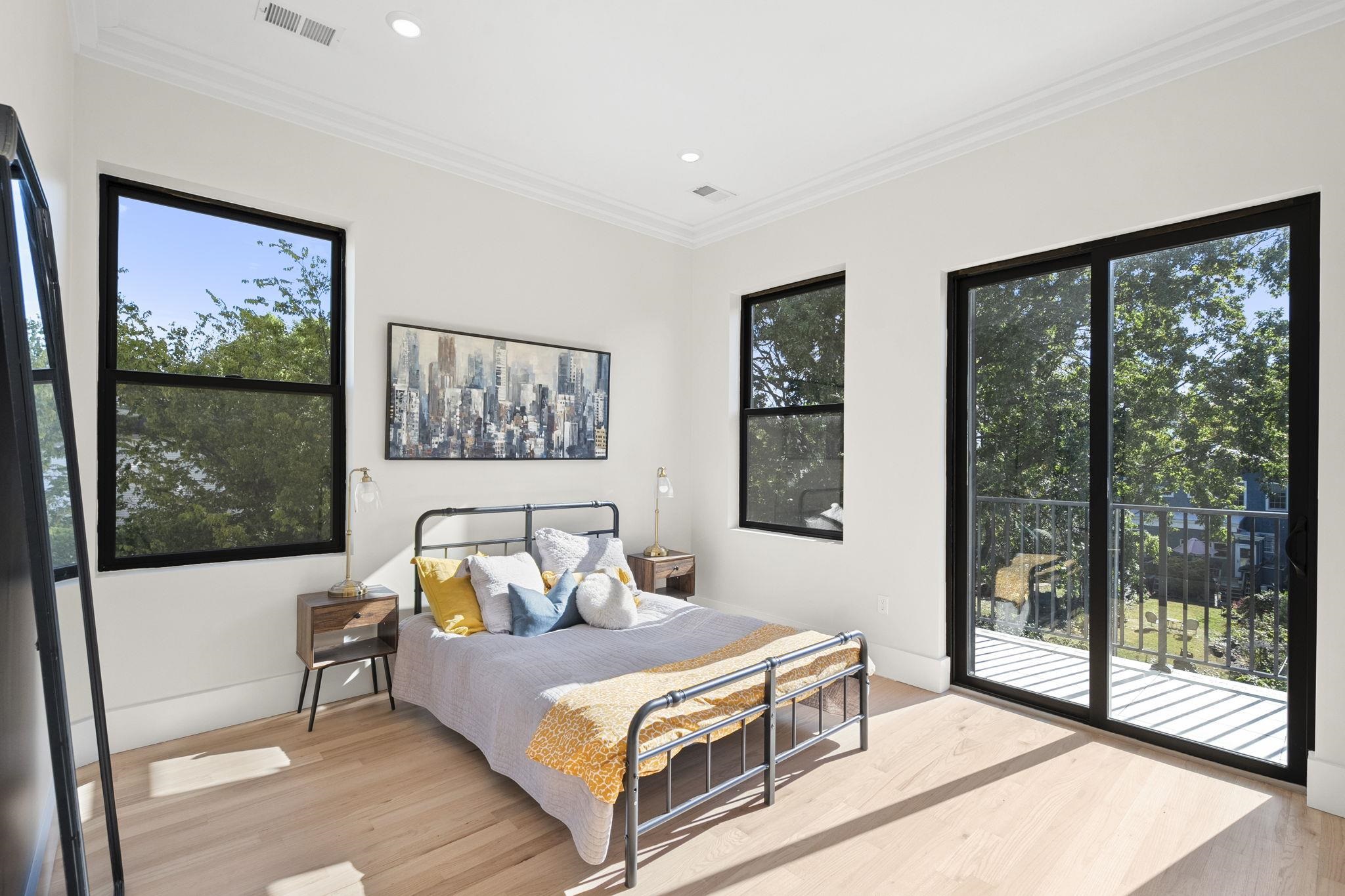 203 HUTTON ST Unit: 2