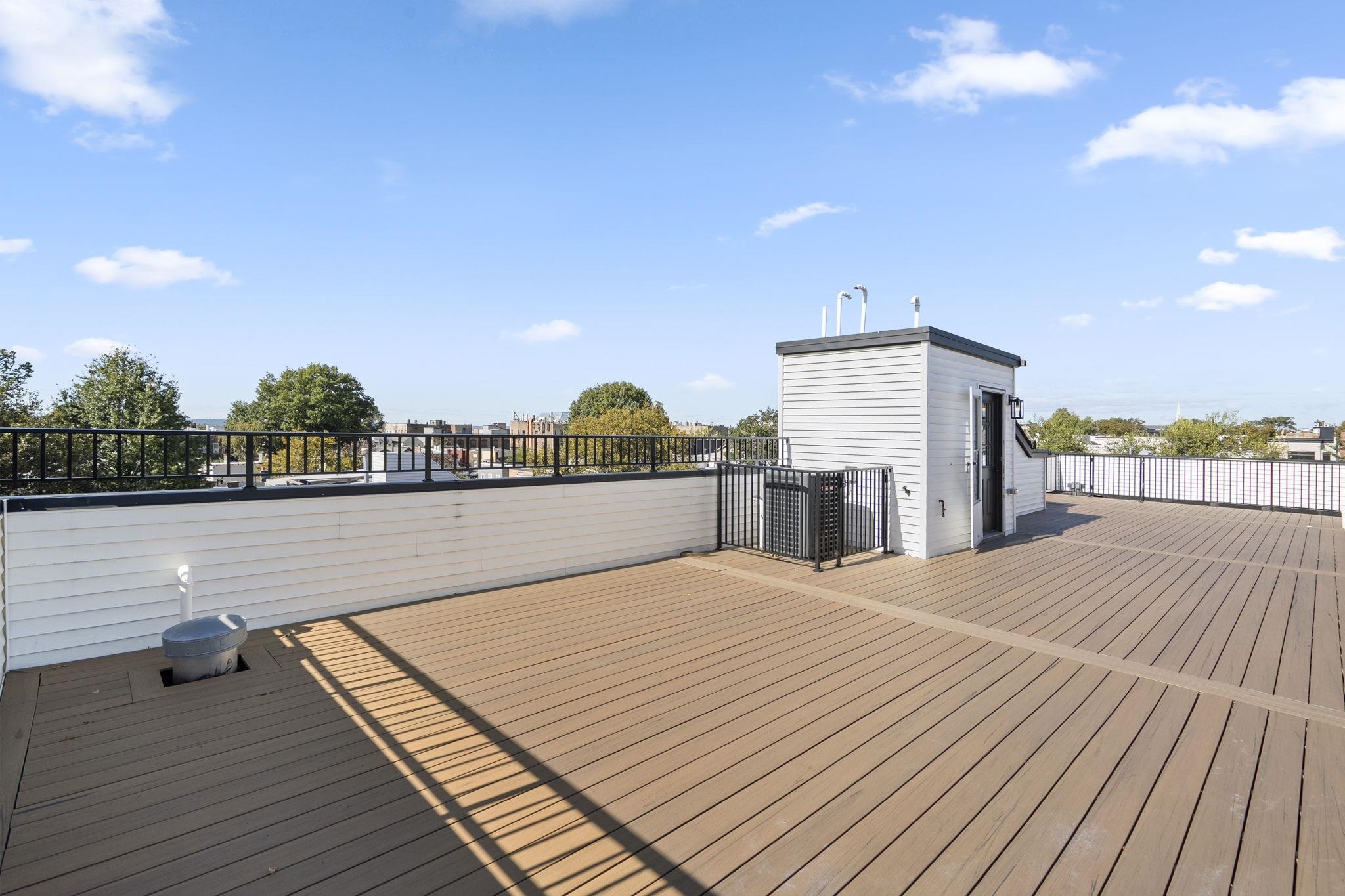 203 HUTTON ST Unit: 2