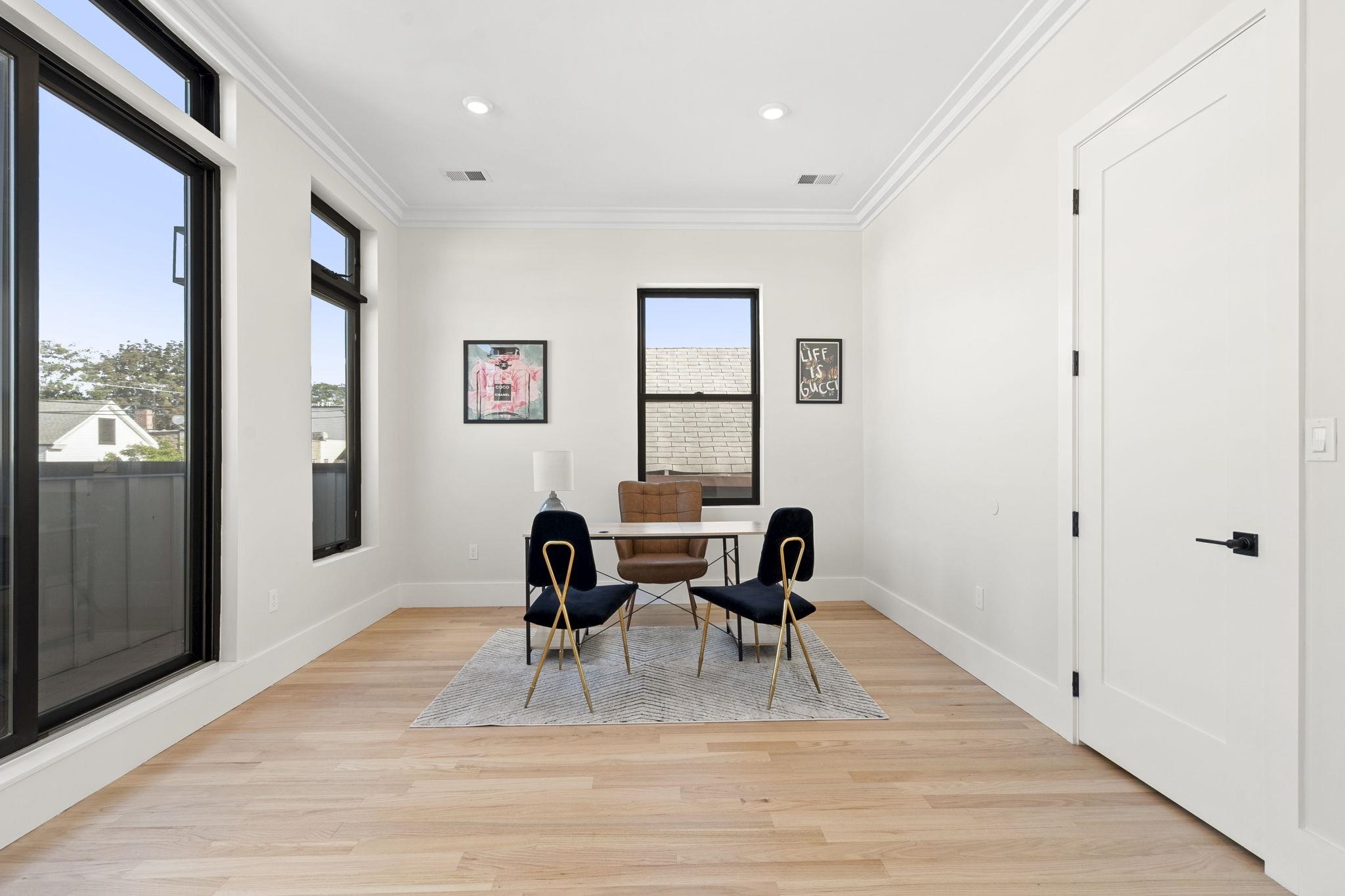 203 HUTTON ST Unit: 2