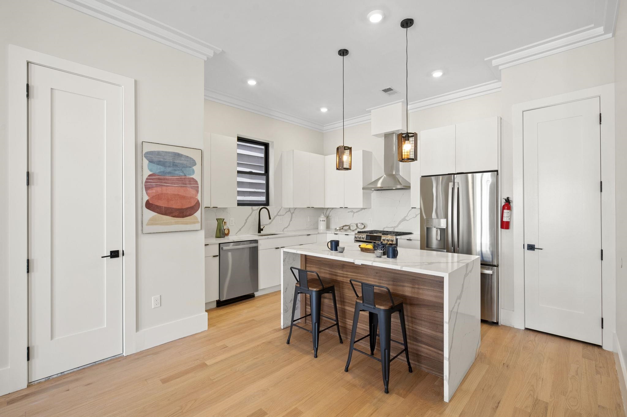 203 HUTTON ST Unit: 2