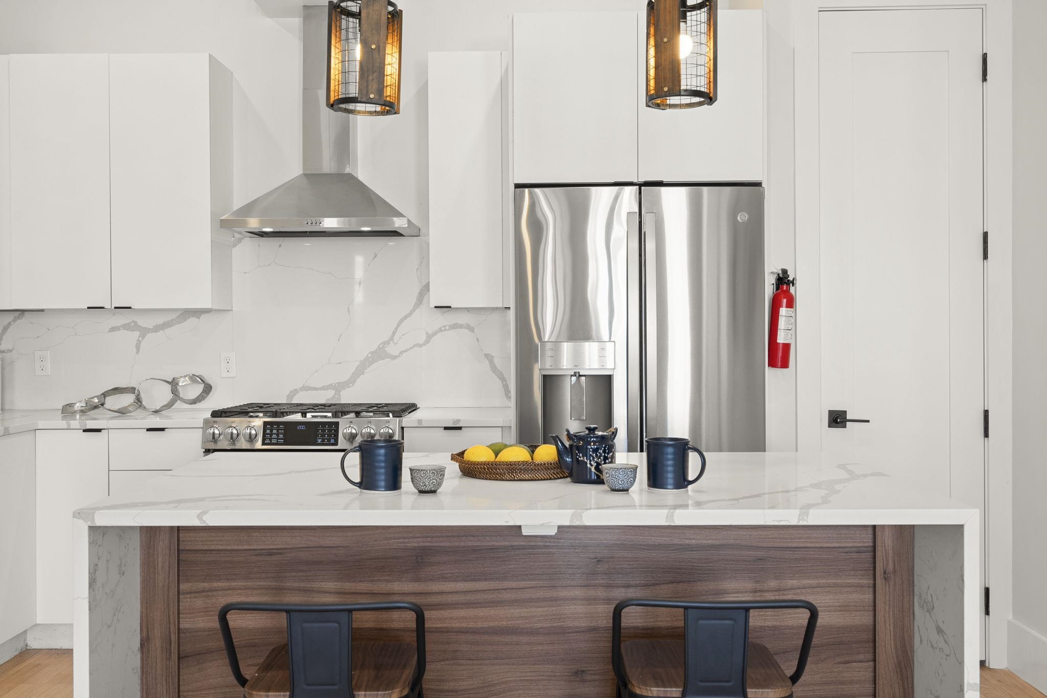 203 HUTTON ST Unit: 2