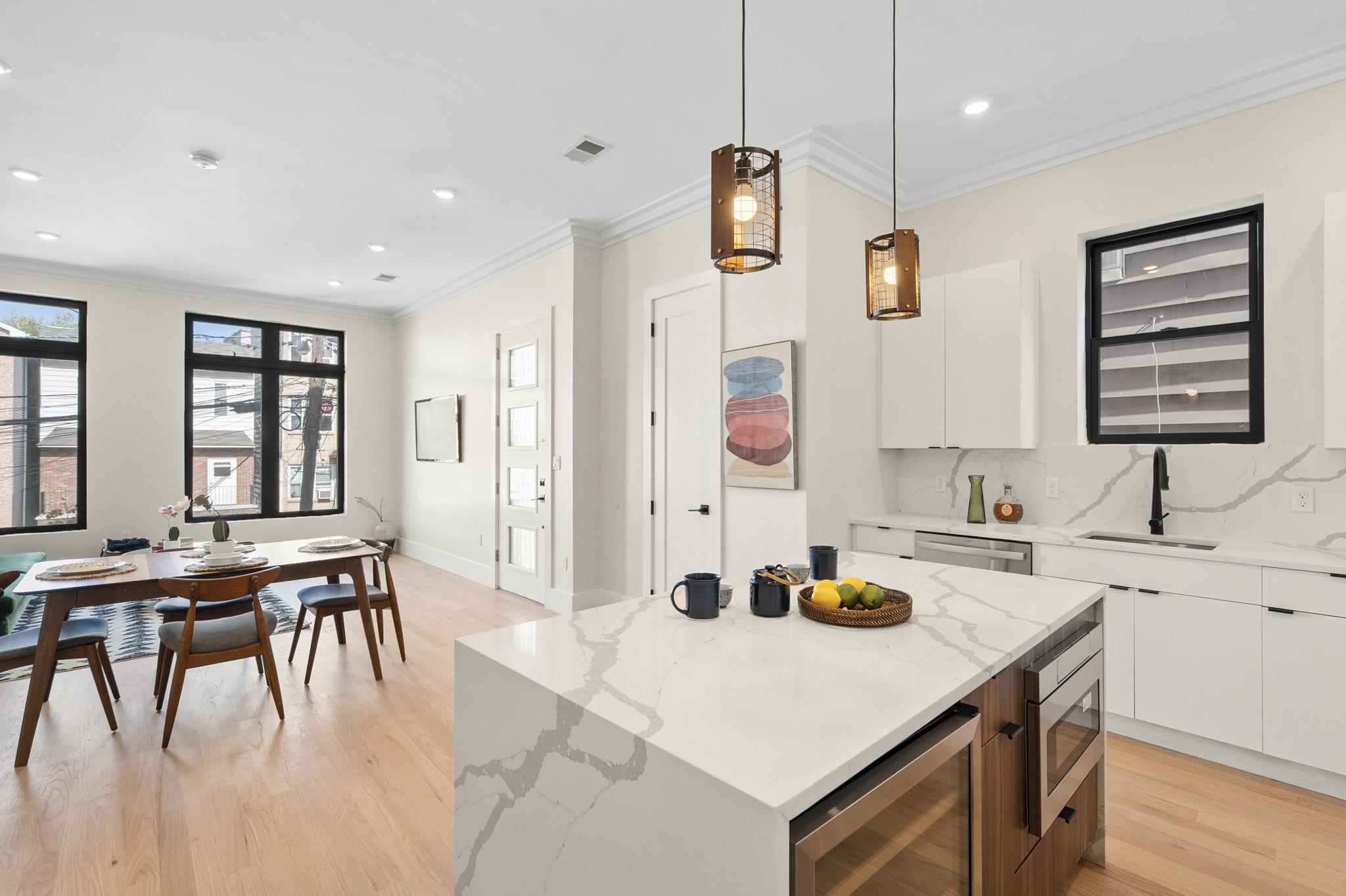 203 HUTTON ST Unit: 2