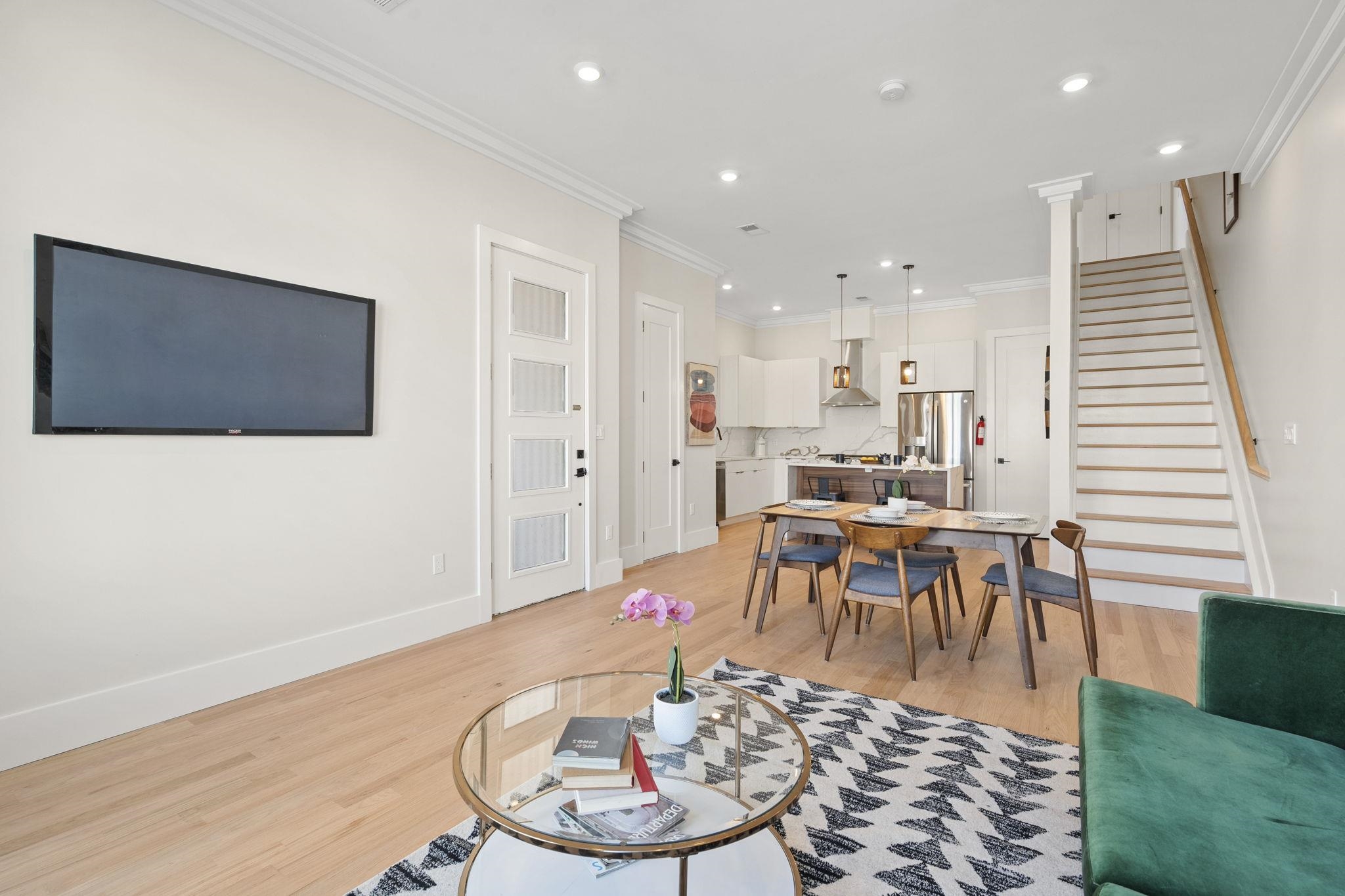 203 HUTTON ST Unit: 2