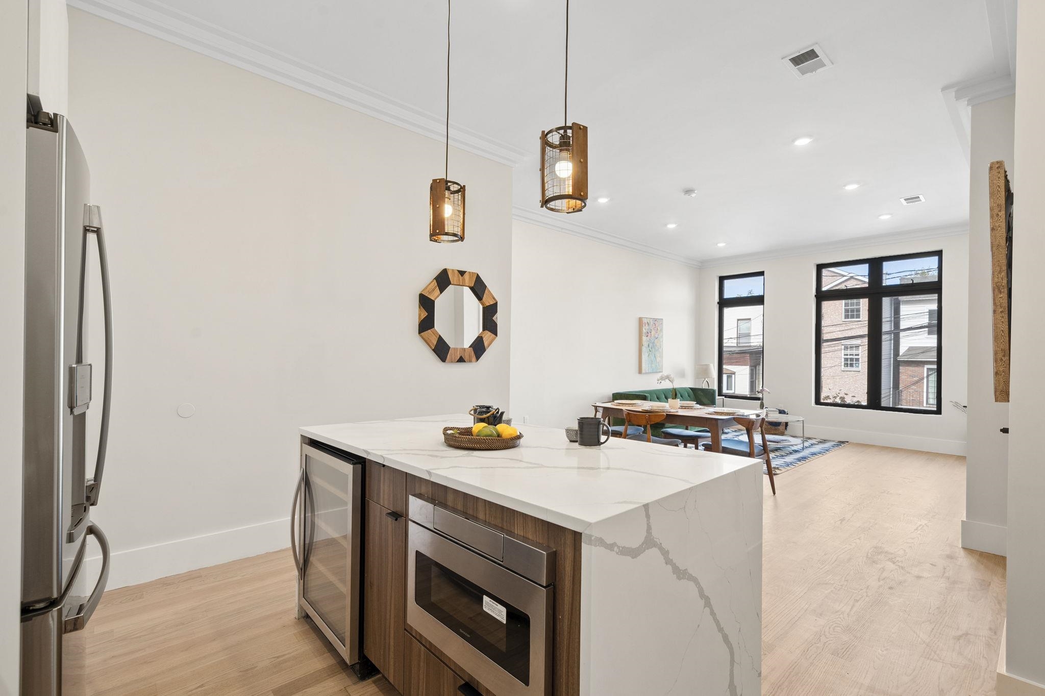 203 HUTTON ST Unit: 2