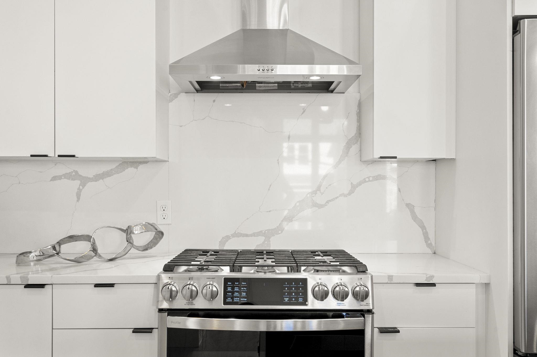 203 HUTTON ST Unit: 2