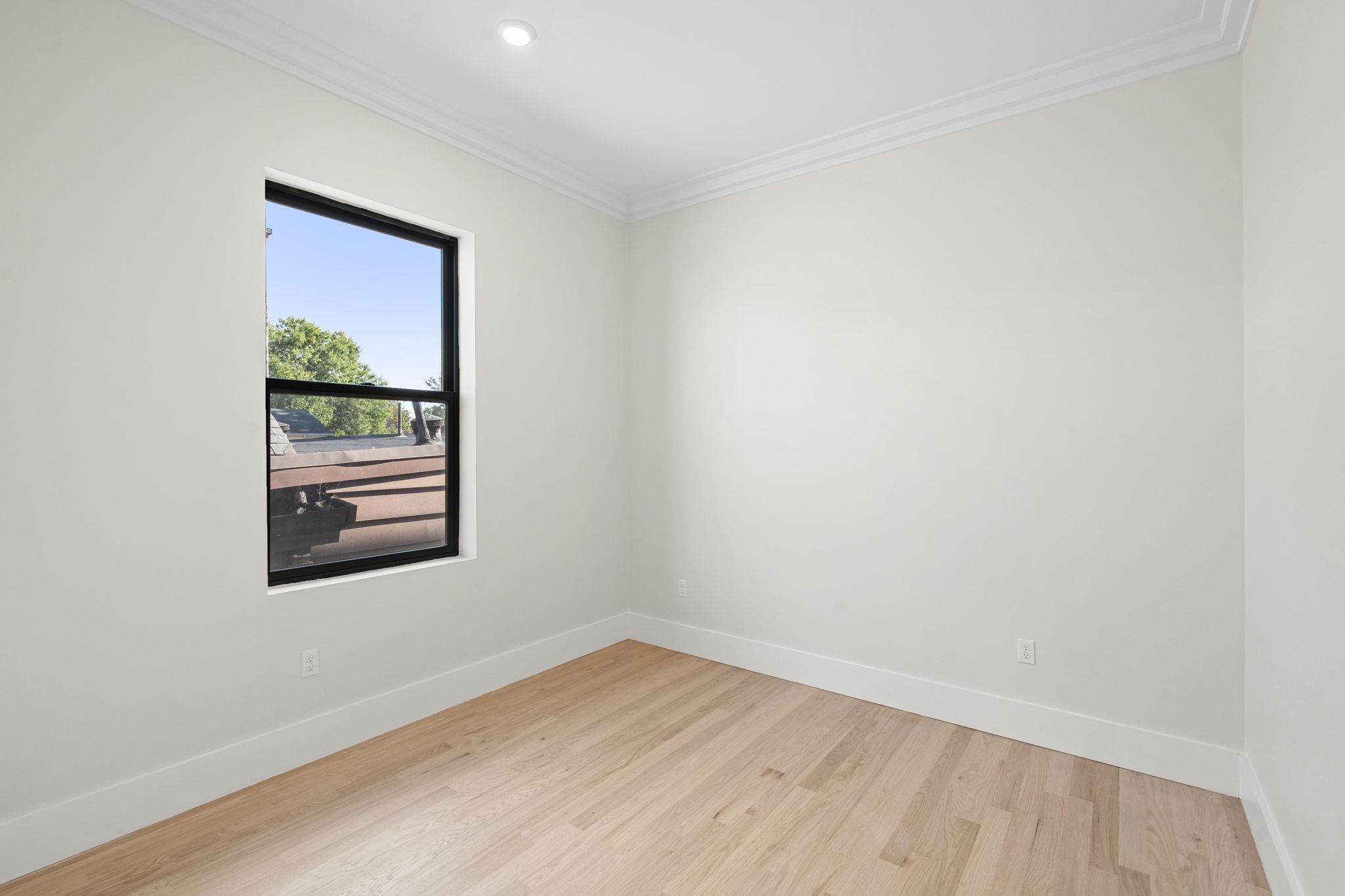 203 HUTTON ST Unit: 2