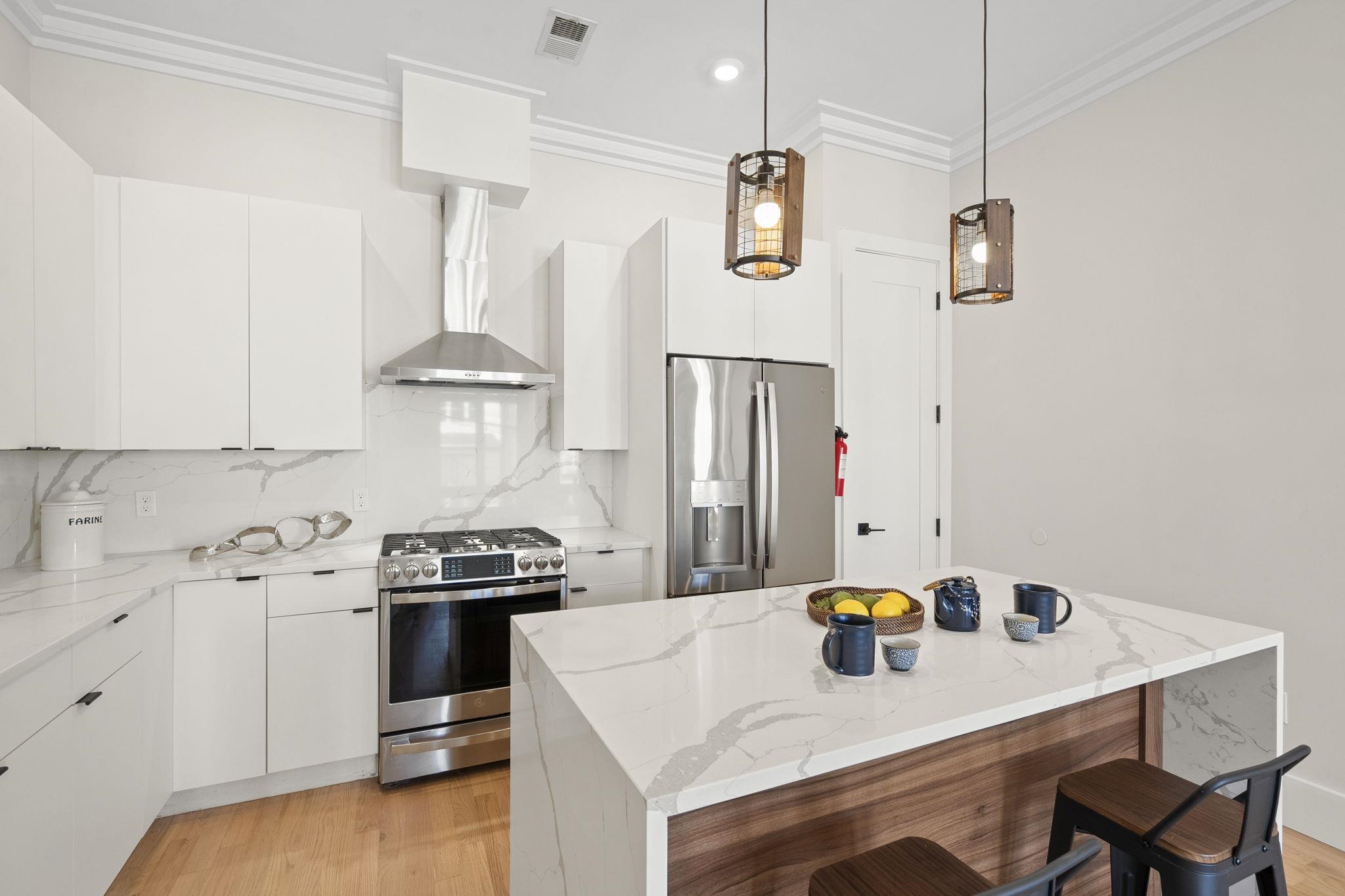 203 HUTTON ST Unit: 2