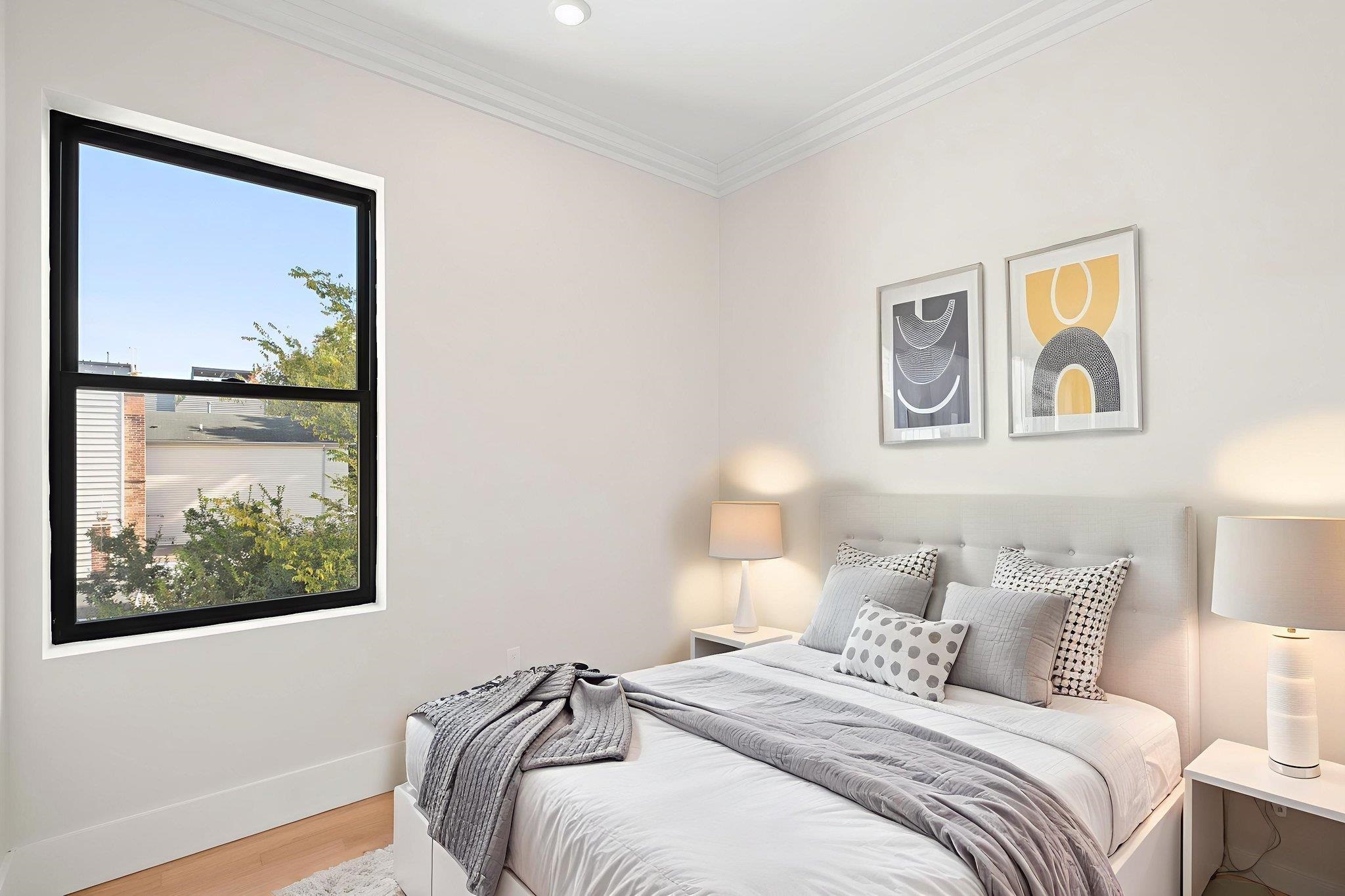 203 HUTTON ST Unit: 2