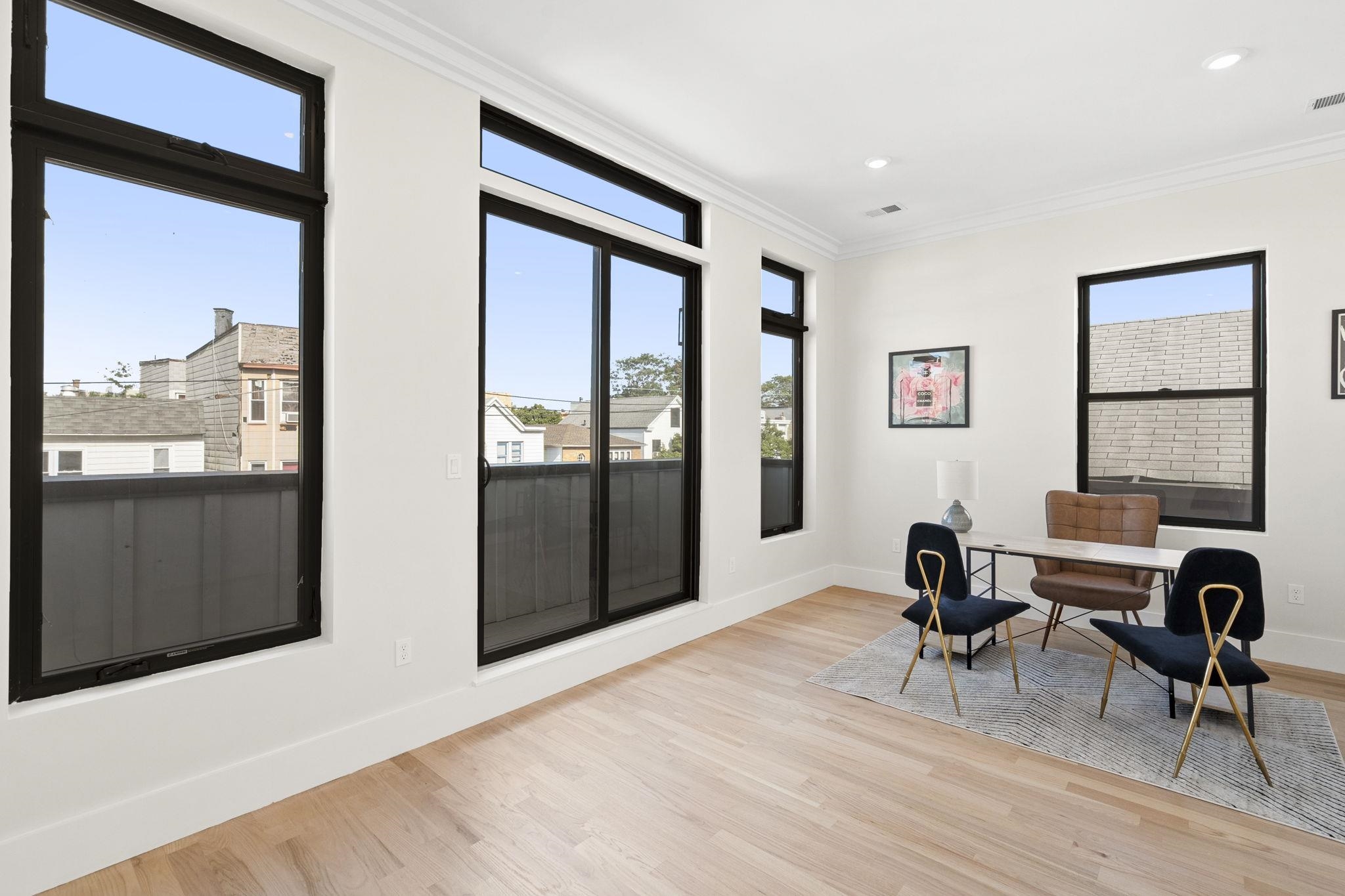 203 HUTTON ST Unit: 2