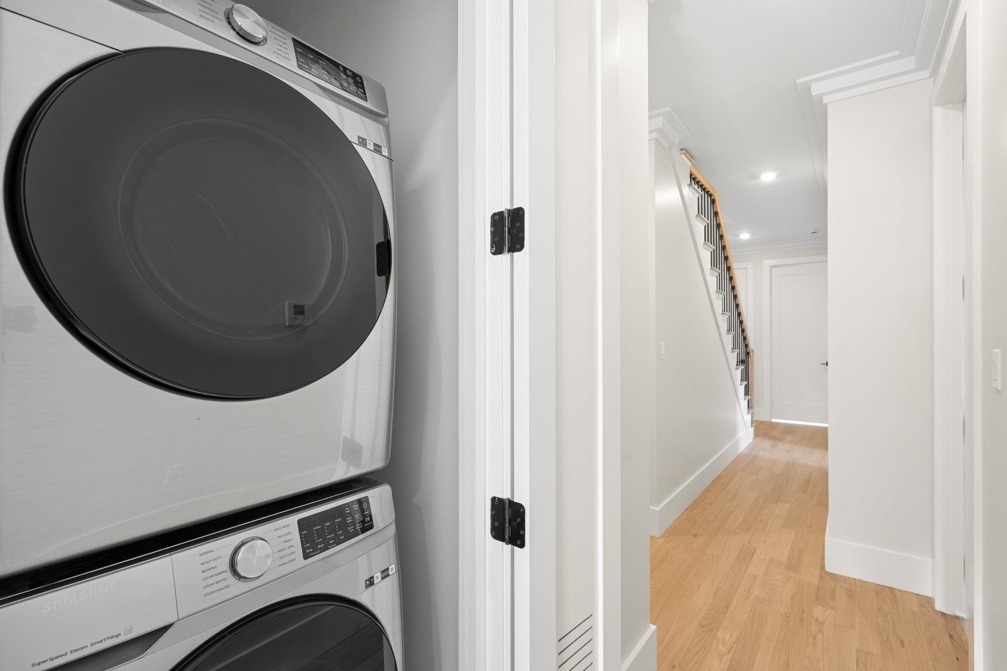 203 HUTTON ST Unit: 2