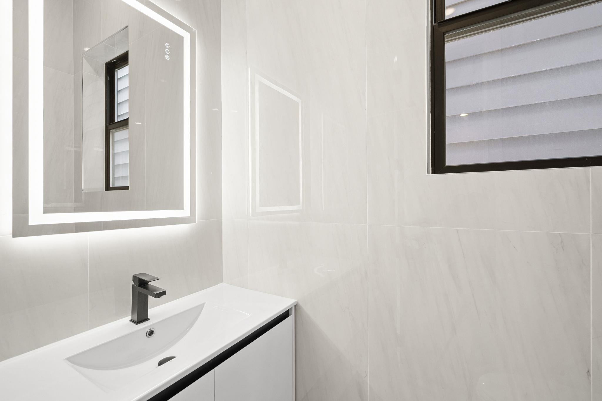 203 HUTTON ST Unit: 2