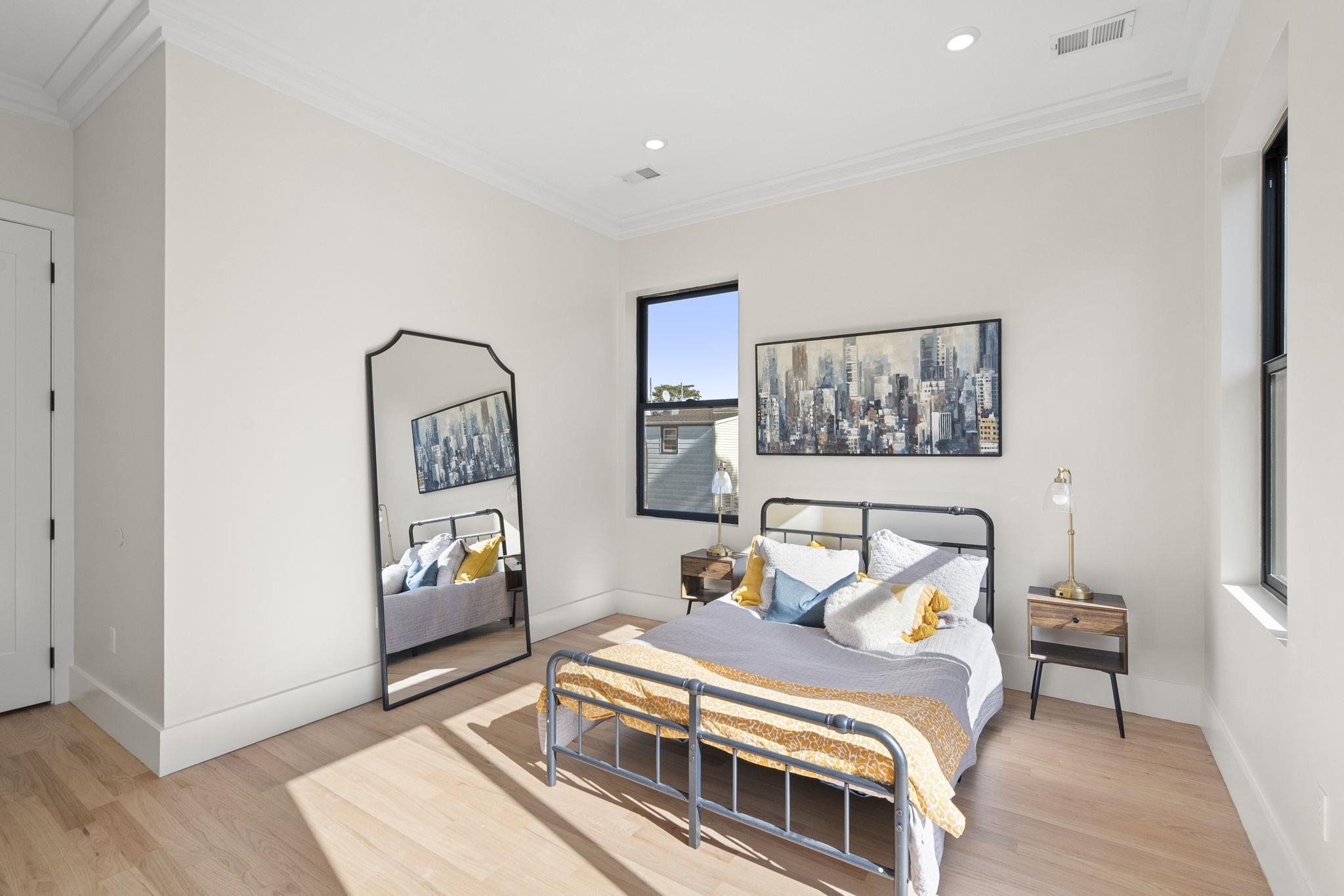 203 HUTTON ST Unit: 2