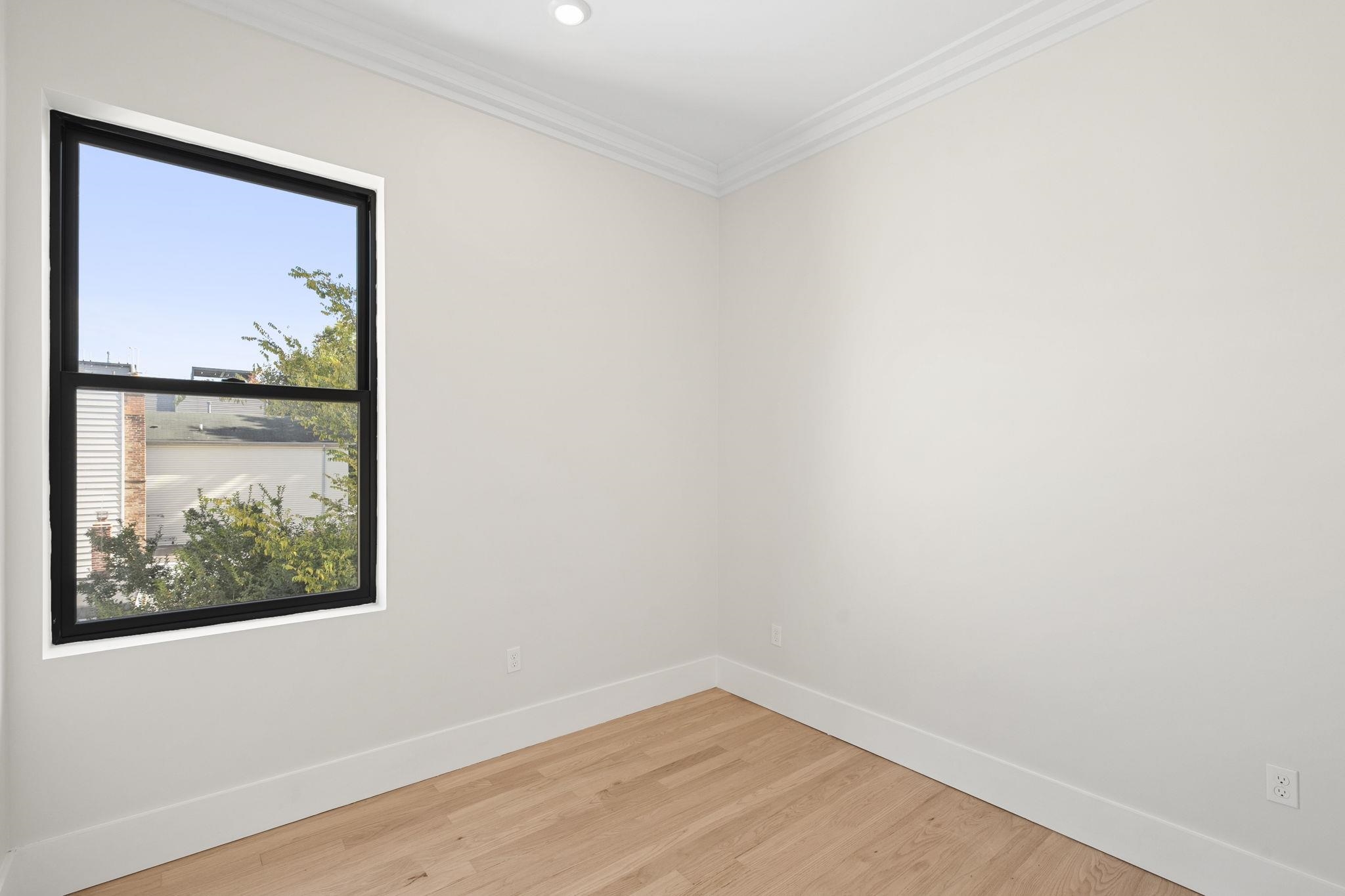 203 HUTTON ST Unit: 2