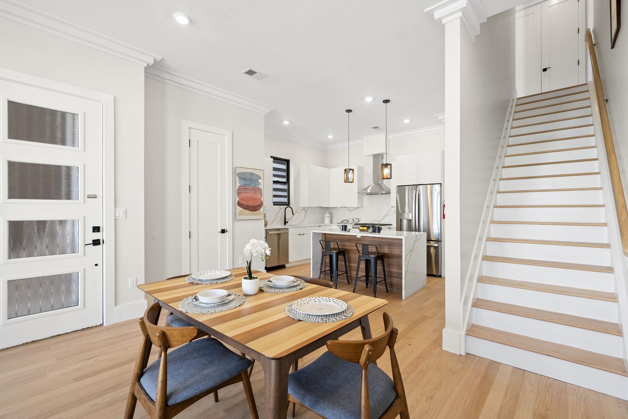 203 HUTTON ST Unit: 2