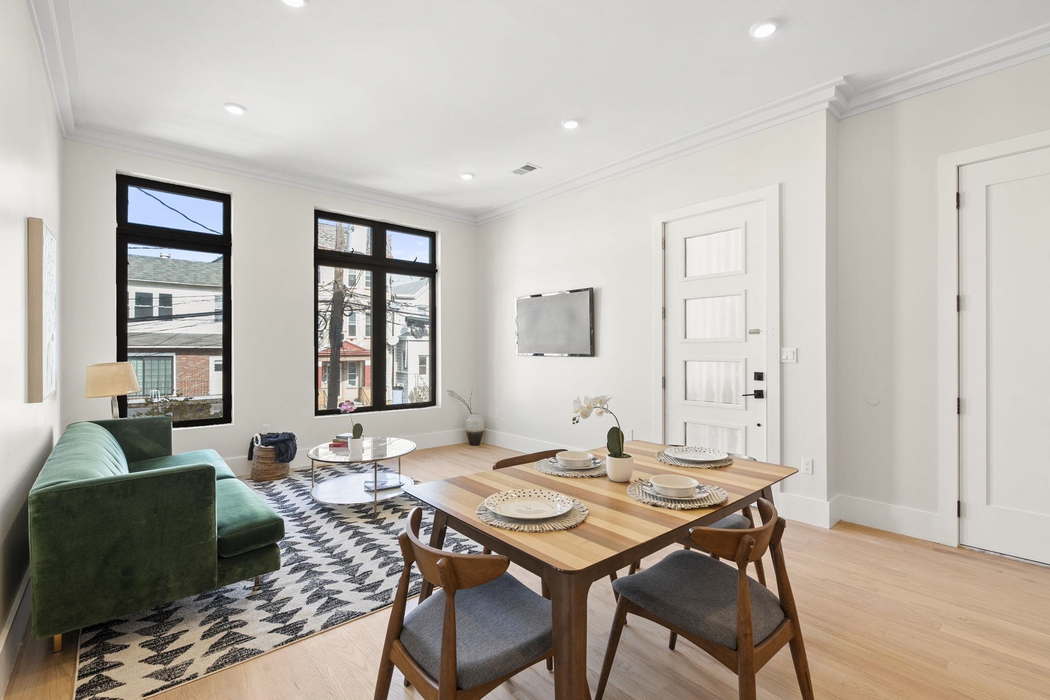 203 HUTTON ST Unit: 2