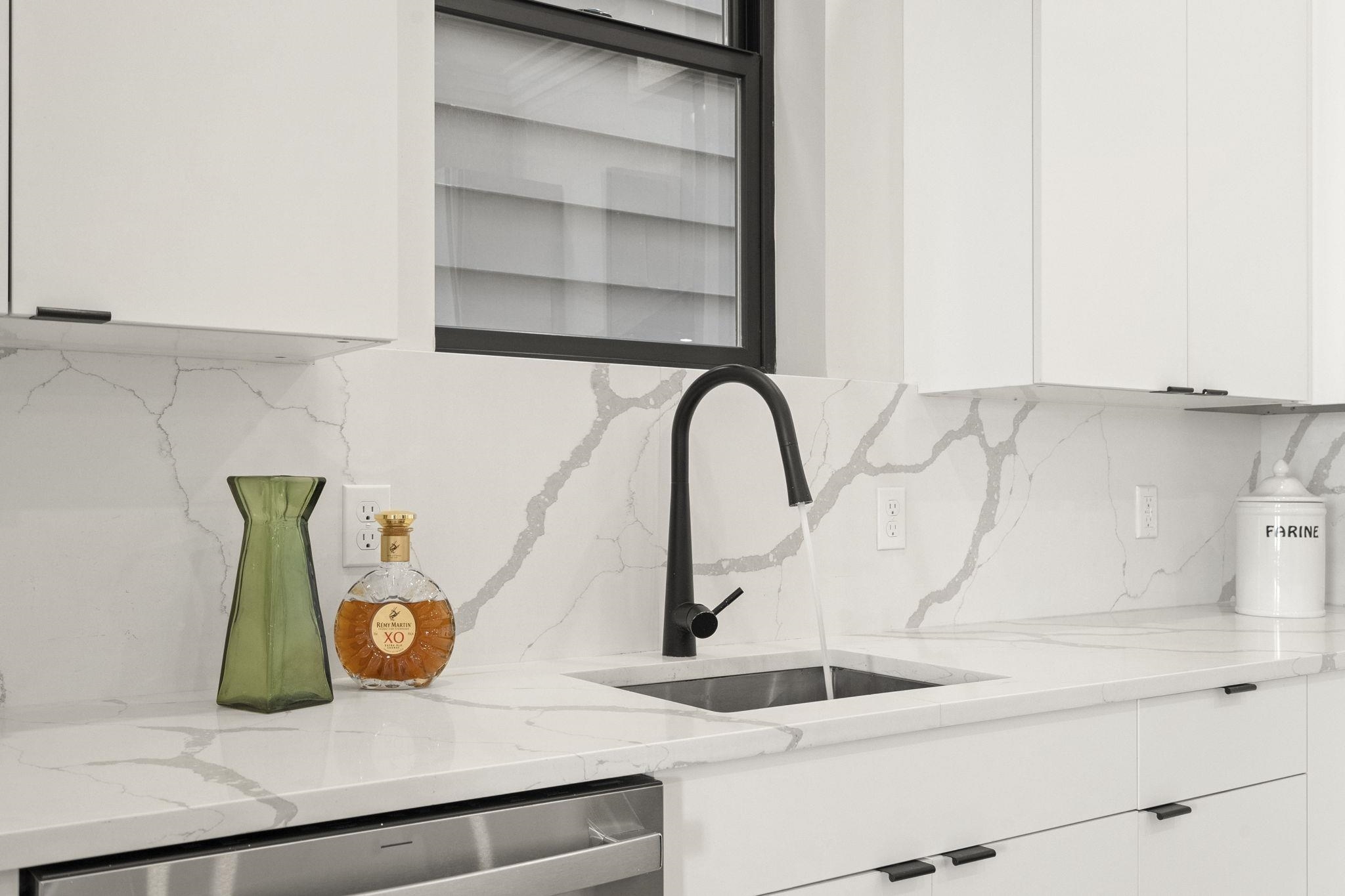 203 HUTTON ST Unit: 2