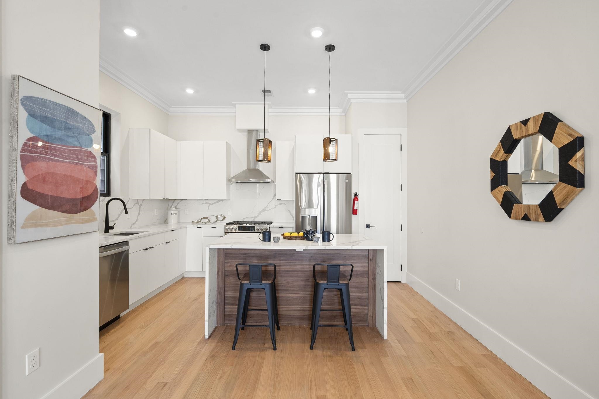 203 HUTTON ST Unit: 2