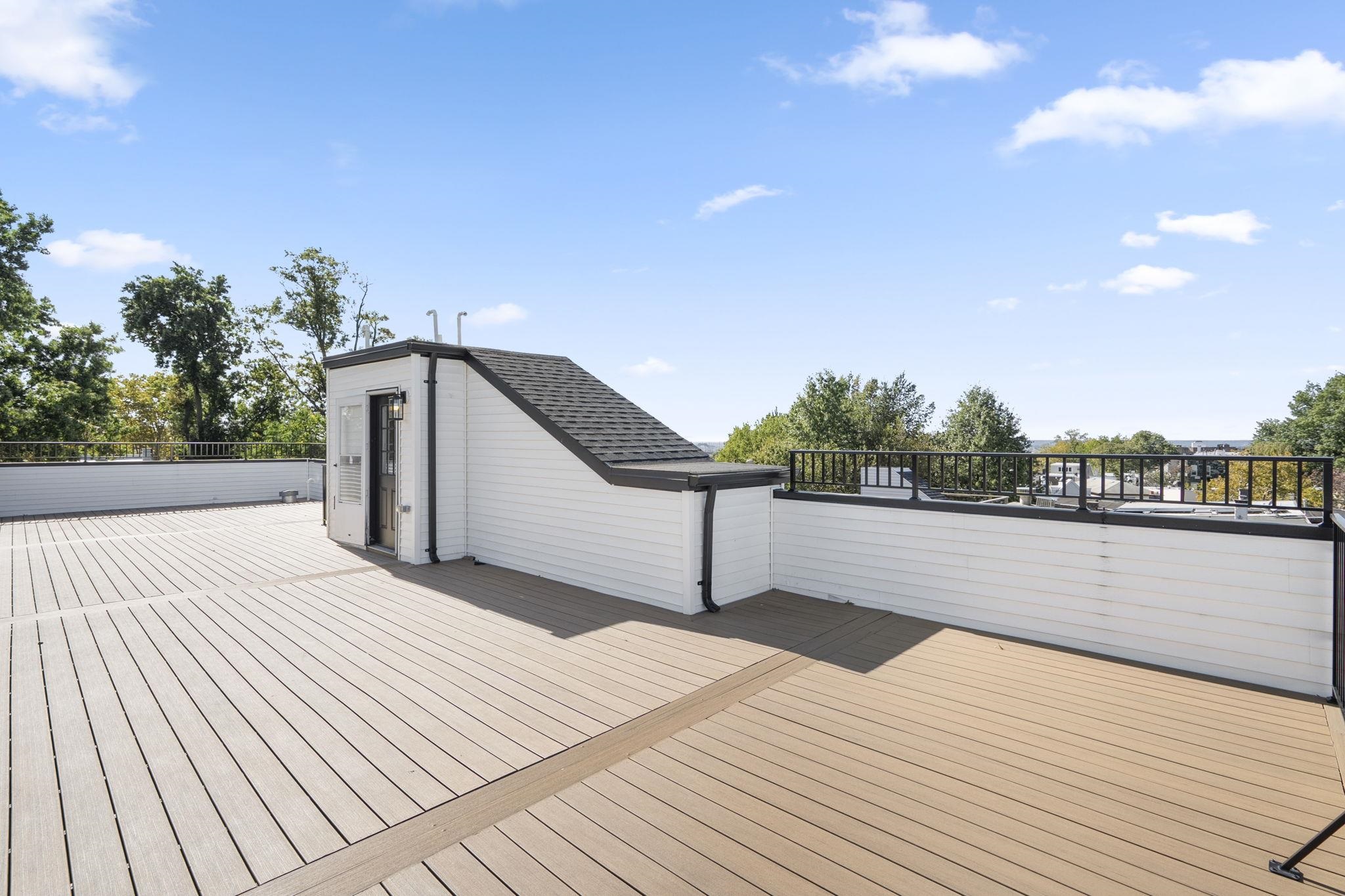 203 HUTTON ST Unit: 2