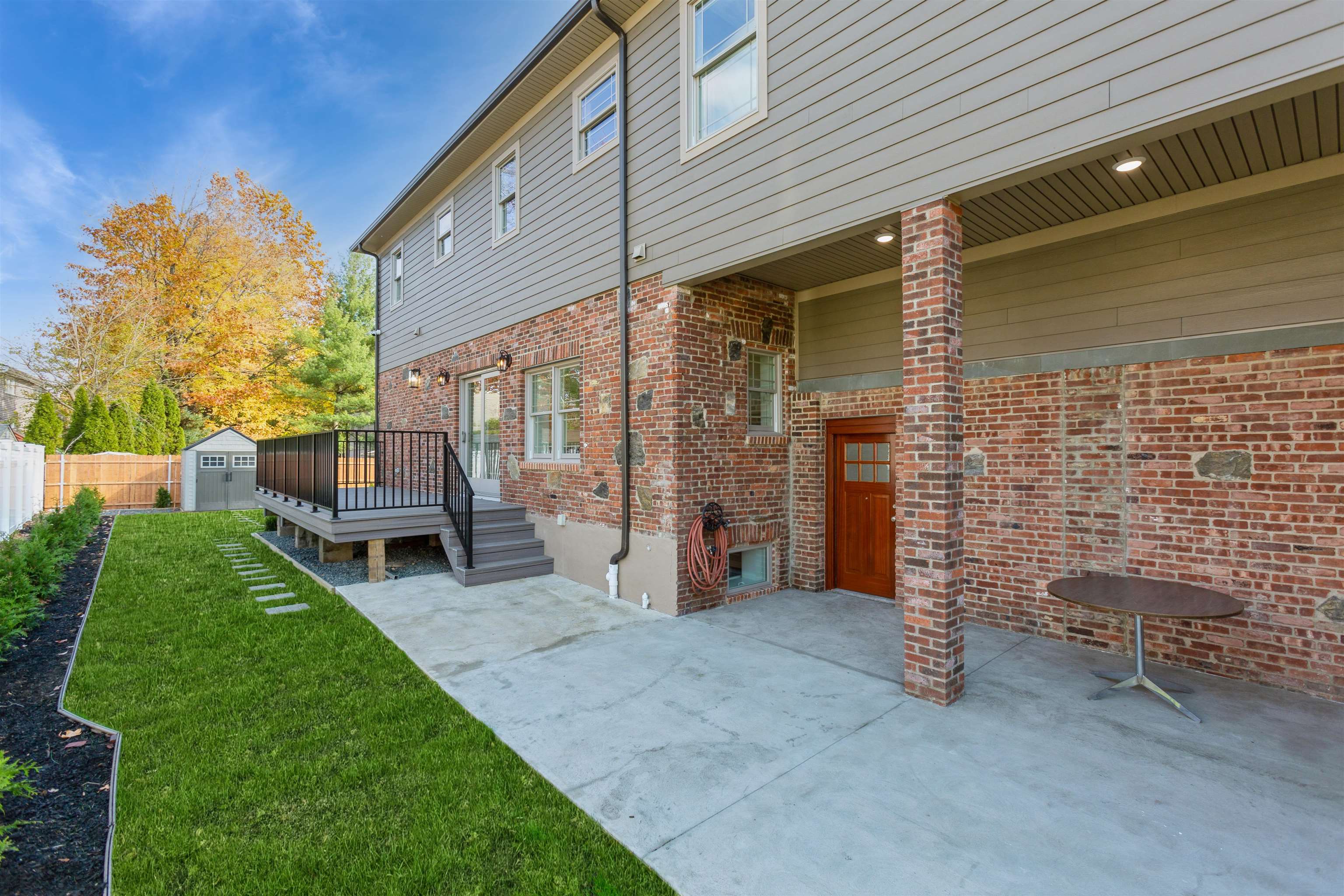 8 GREGORY RD