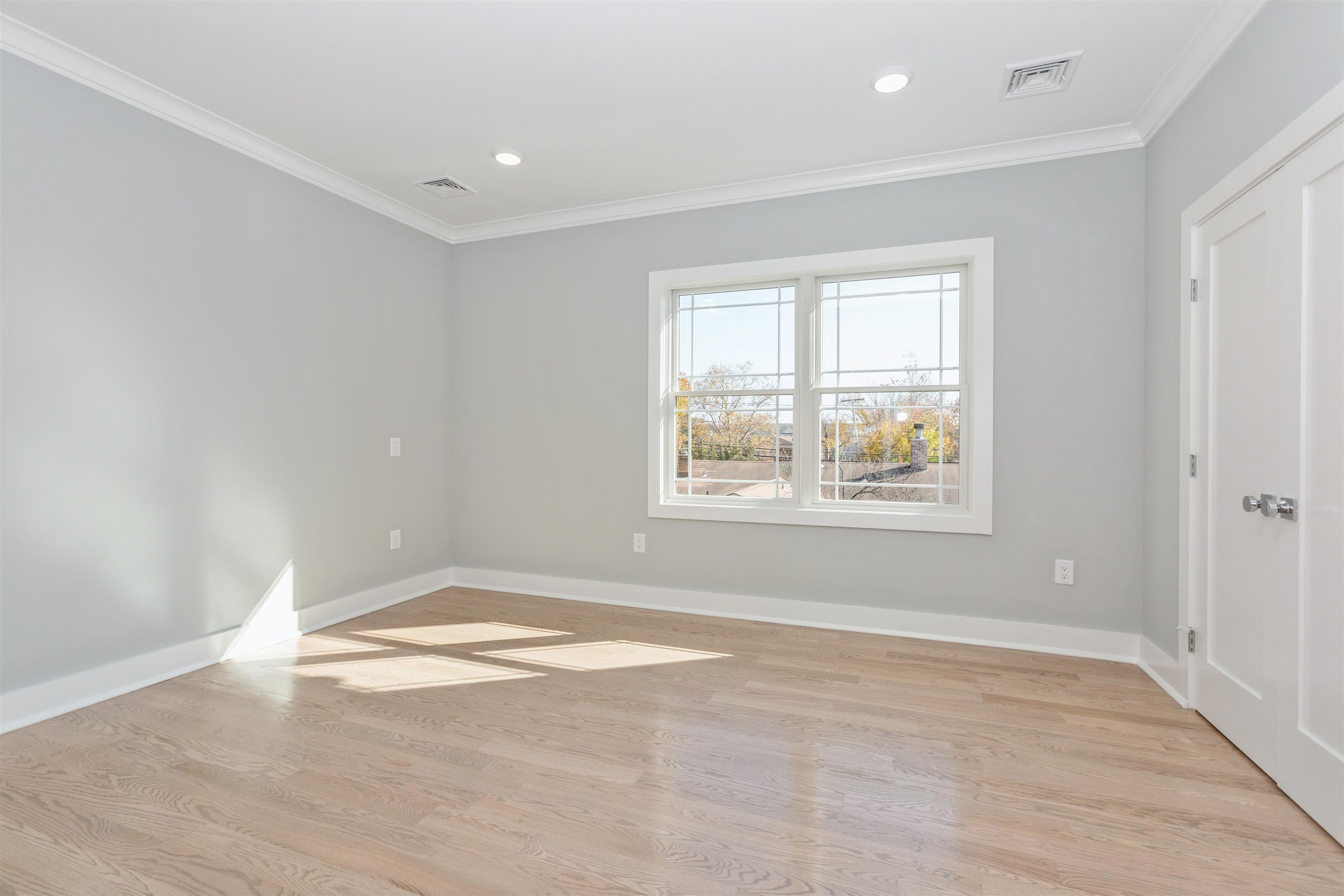 8 GREGORY RD