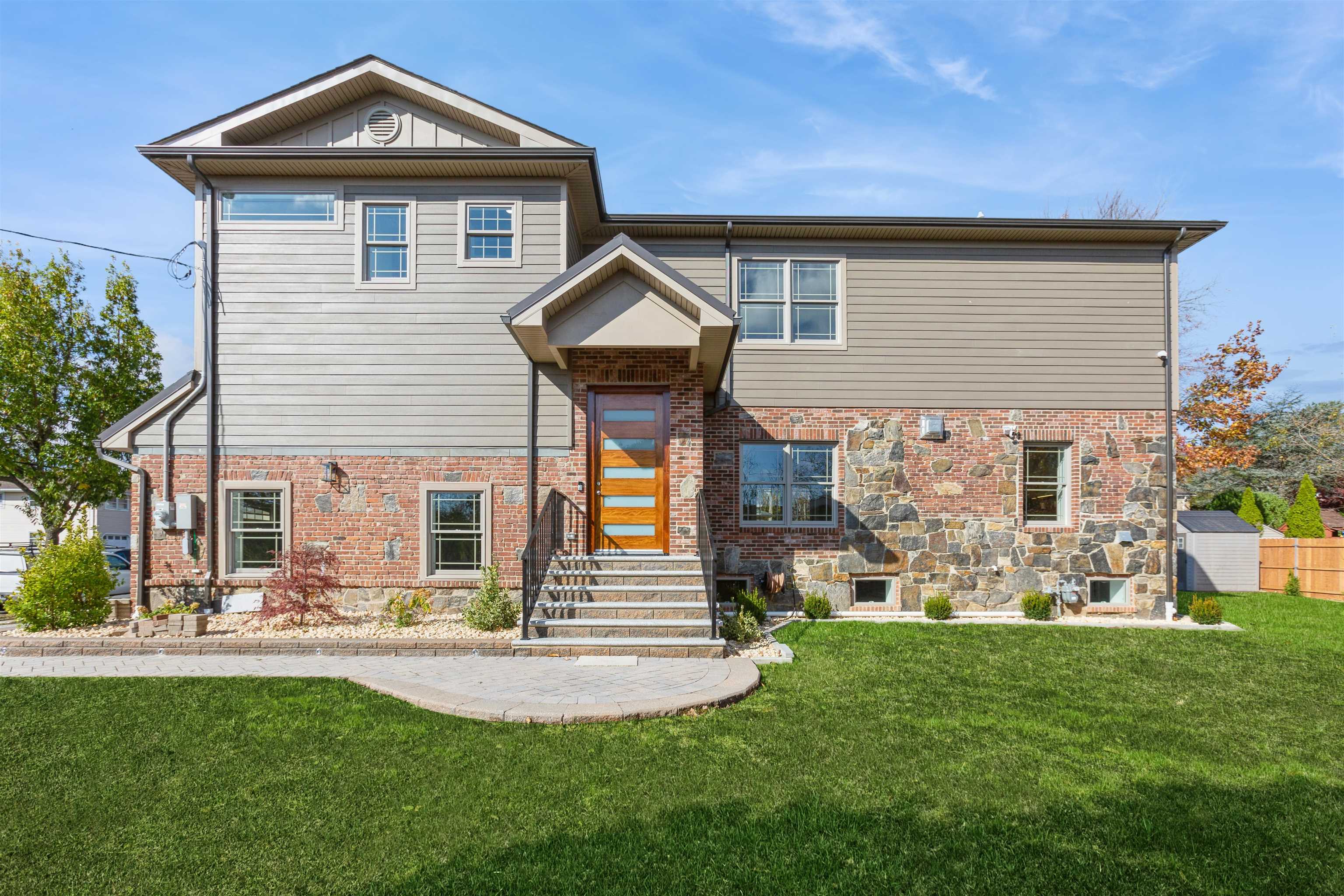 8 GREGORY RD