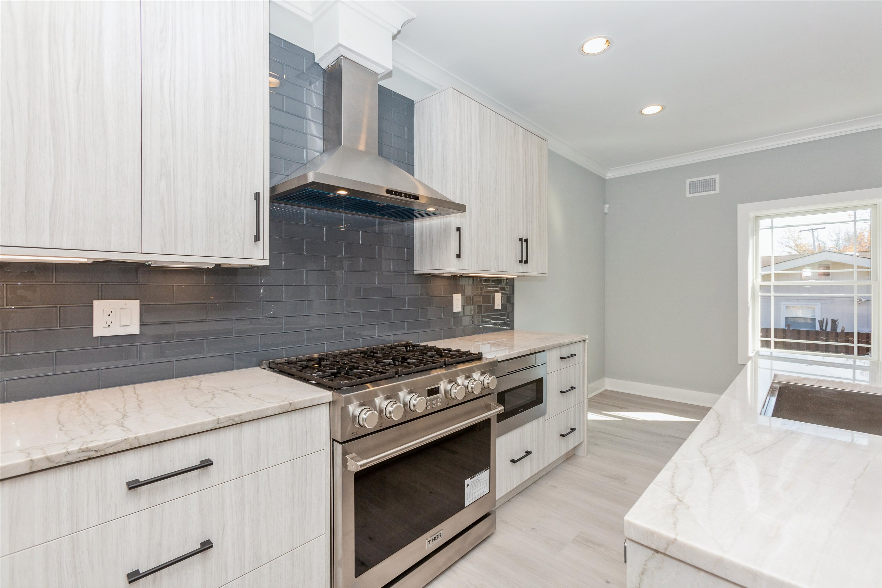 8 GREGORY RD