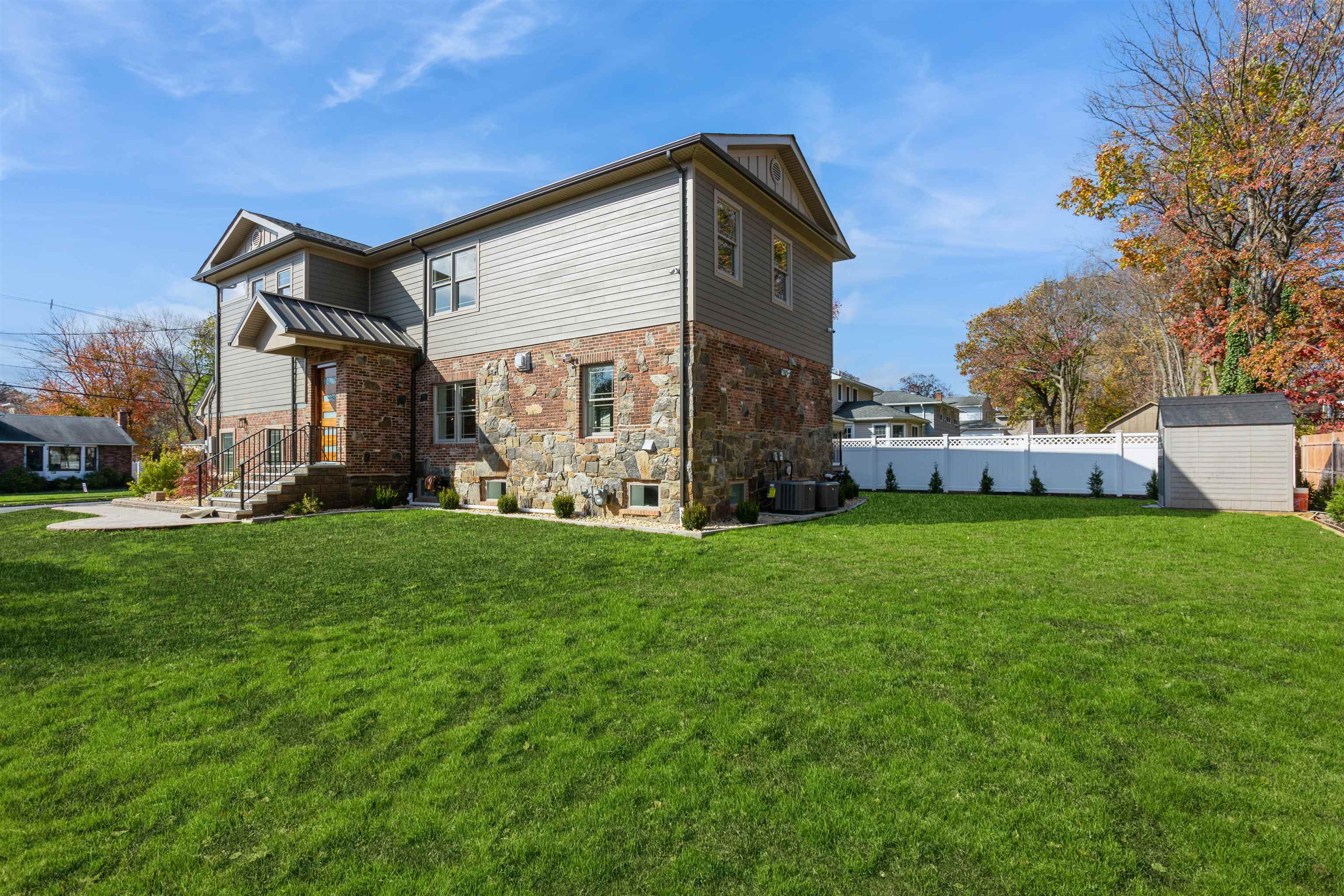 8 GREGORY RD