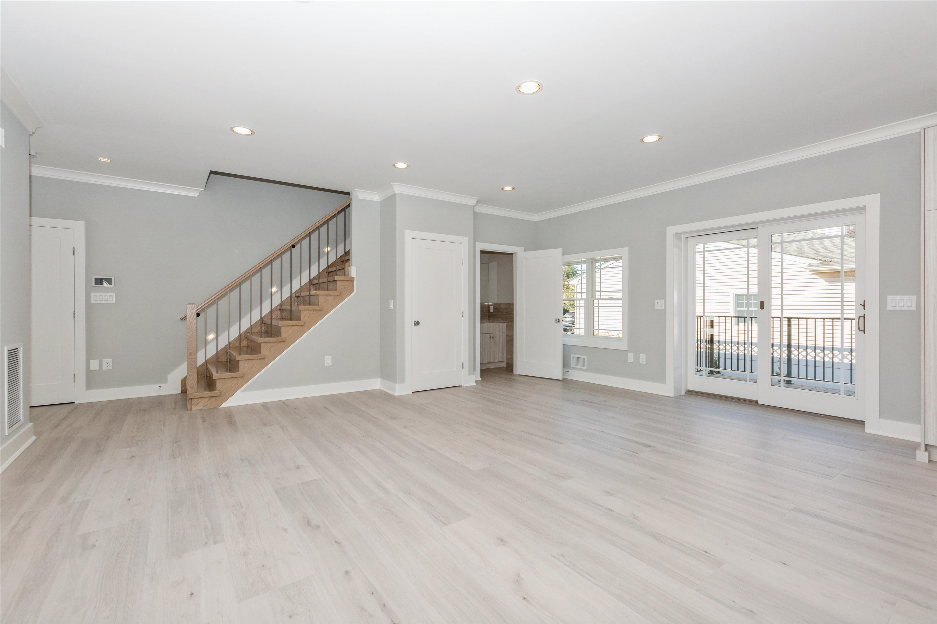 8 GREGORY RD