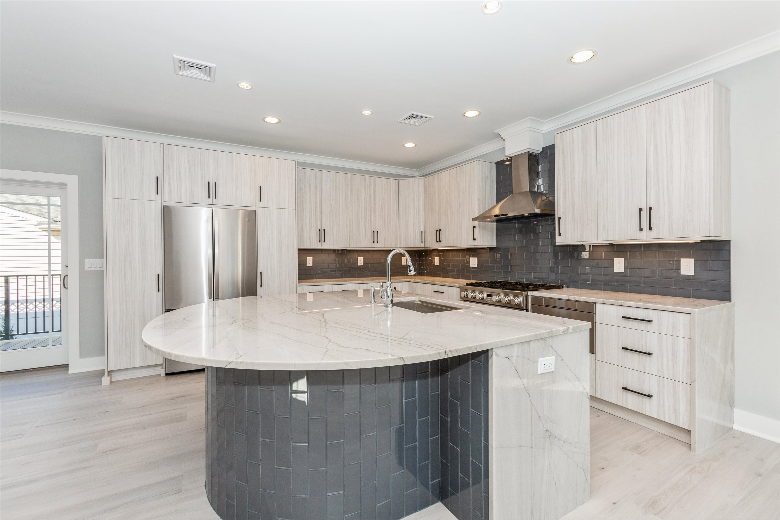 8 GREGORY RD